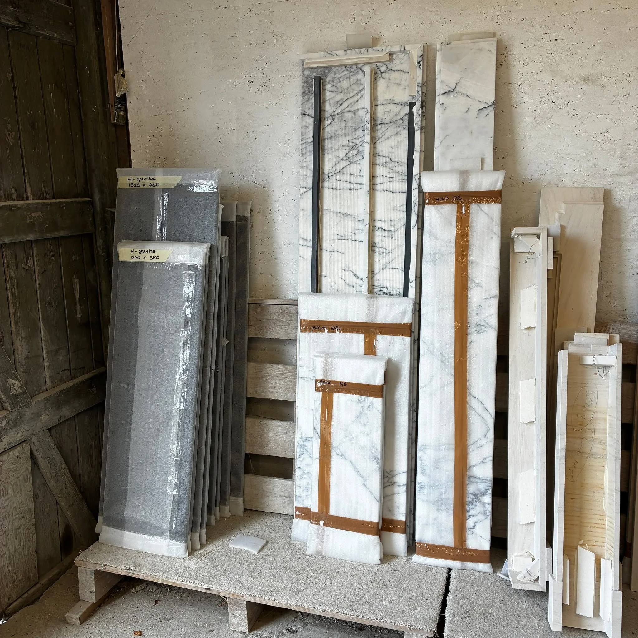 Hearths...........

Don't forget, we don't just make fireplaces, but we make hearths too, in slate, granite, marble and limestone.

In any shape or size.........

#fireplacehearth🔥 #hearth #stonemason⛏ #granite #limestone #marble #slate #hearthandho