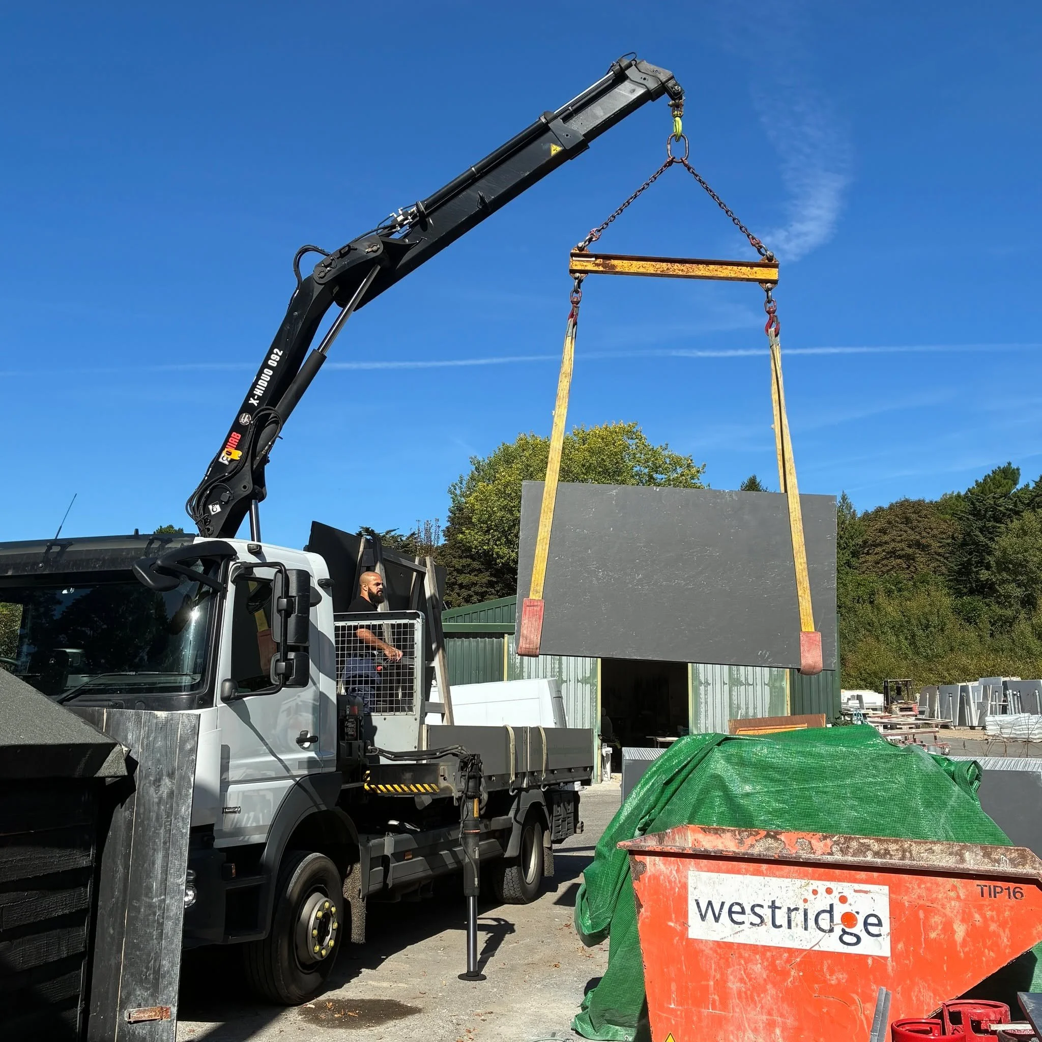 Delivery day..........

We love it when we get another truck load of stone delivered, Our stone suppliers always make sure we only get the highest quality of stone to handcraft our beautiful fireplaces from...... 

#naturalstove #deliveryday📦 #stone