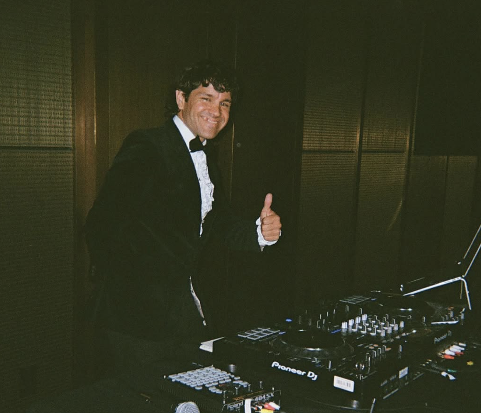 Bites & Beats Live Music w/ DJ Desktop