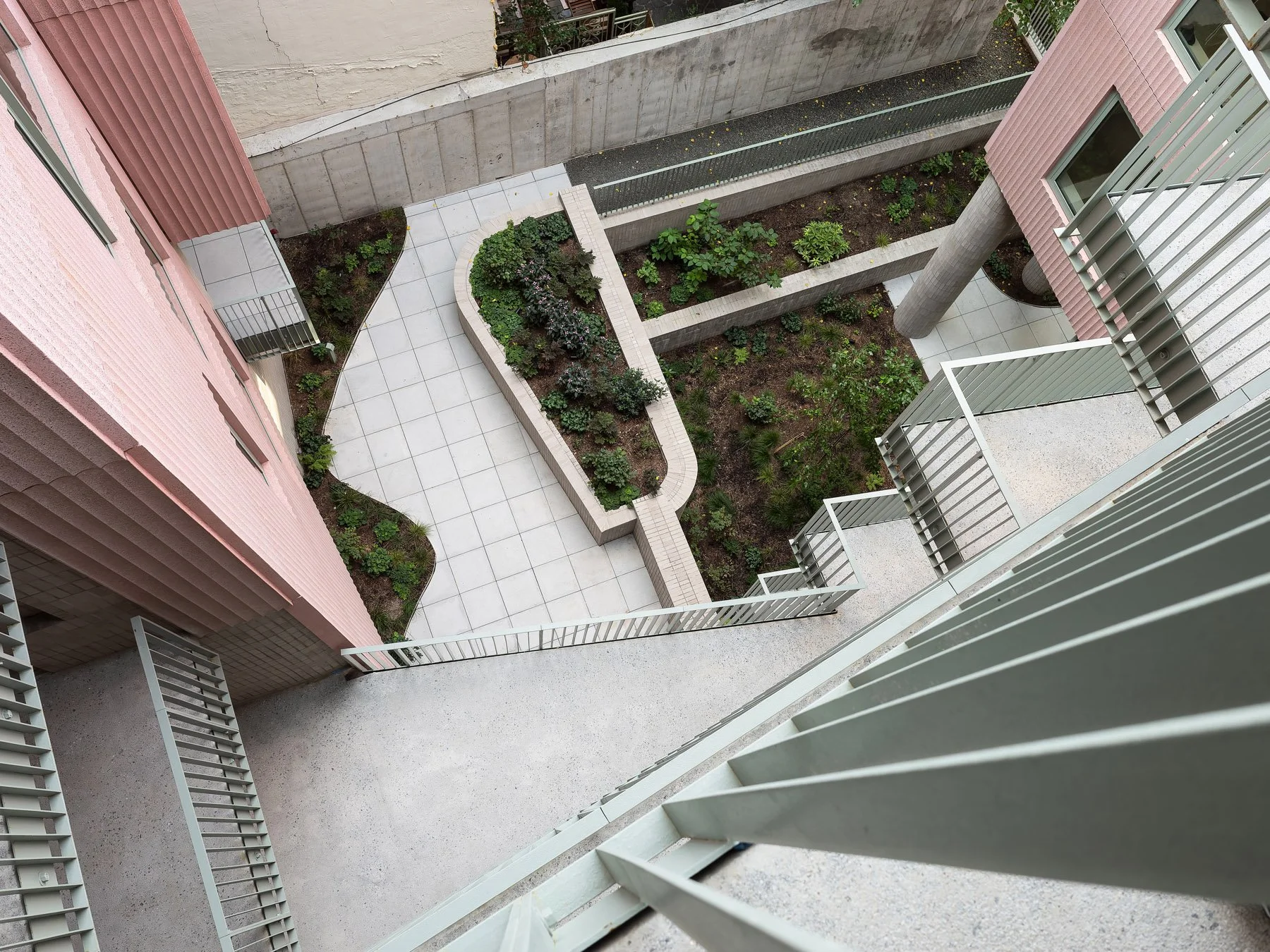144 Vanderbilt central courtyard with terraced planting beds from above, landscape by Watson Salembier - architectural photographer New York