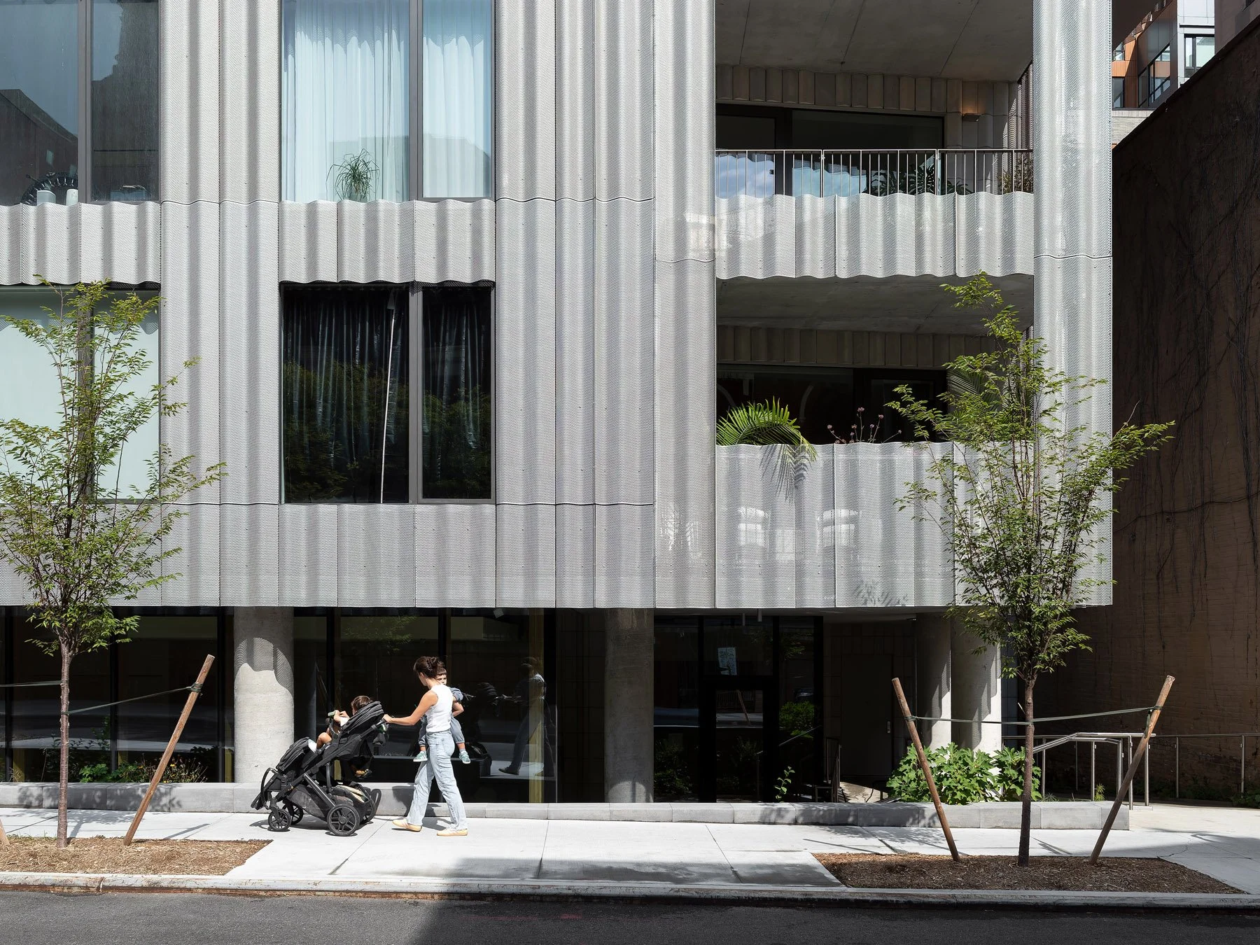 006-9-chapel-street-facade-ground-floor-pedestrian-so-il-brooklyn-ny.jpg 9 Chapel ground-floor facade with concrete pilotis, glazed lobby, and pedestrian with stroller at sidewalk, by SO–IL - architectural photographer New York