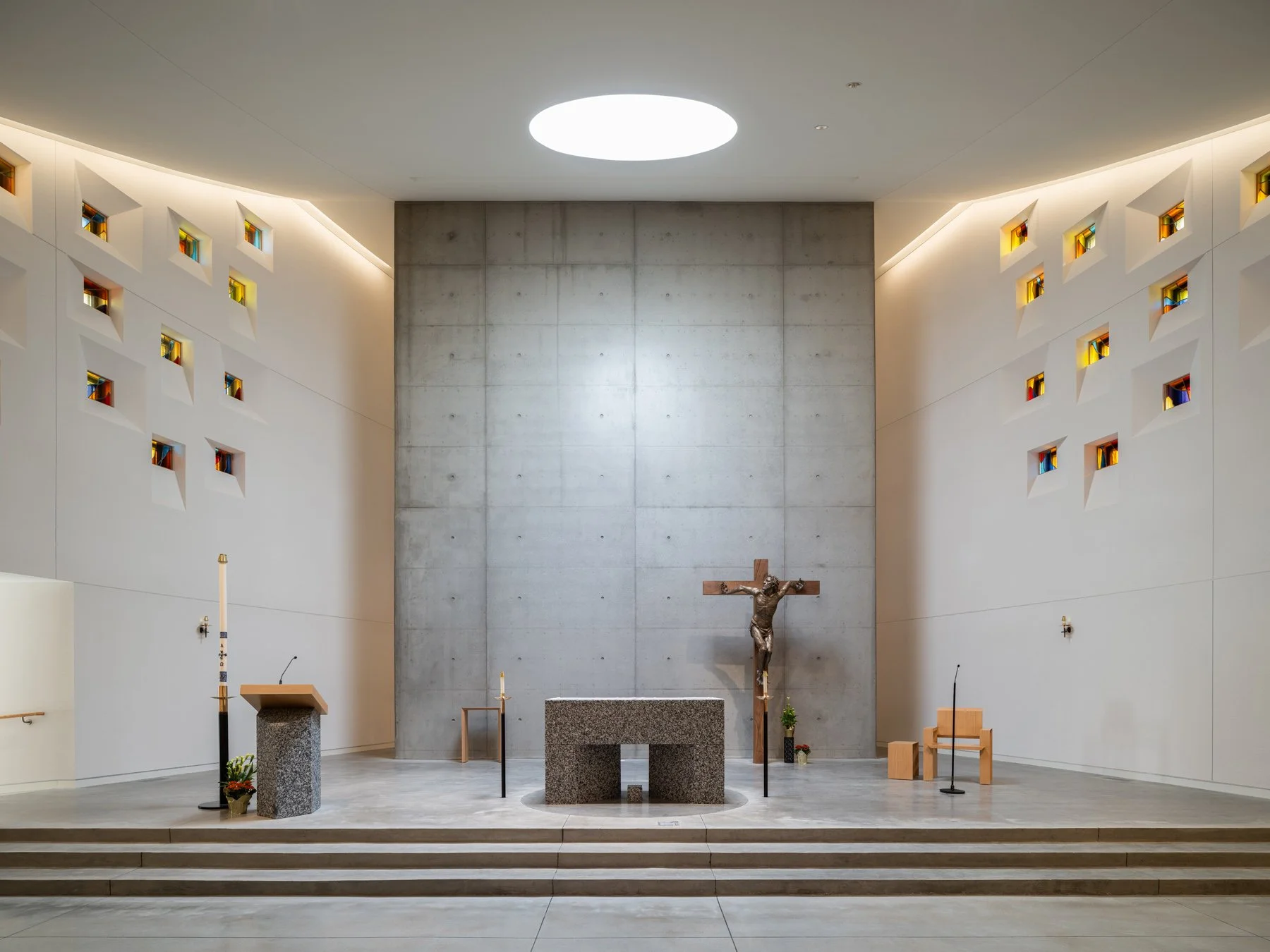 Chapel of the Risen Christ interior altar below round skylight oculus, by Design Alliance Architects - architectural photographer St. Louis Missouri