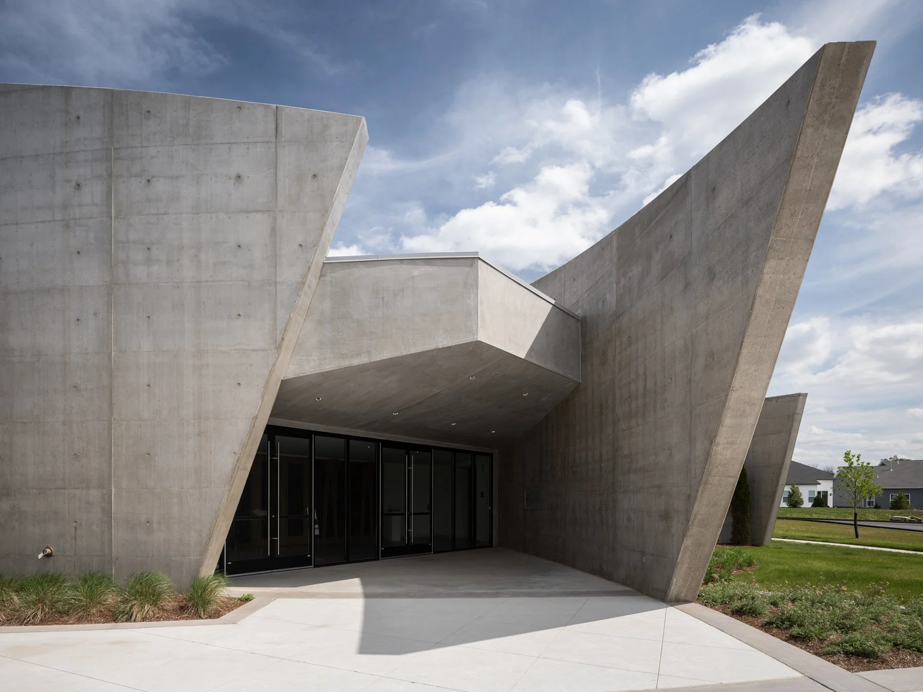 Chapel of the Risen Christ cantilevered concrete entrance canopy, by Design Alliance Architects - architectural photographer St. Louis Missouri