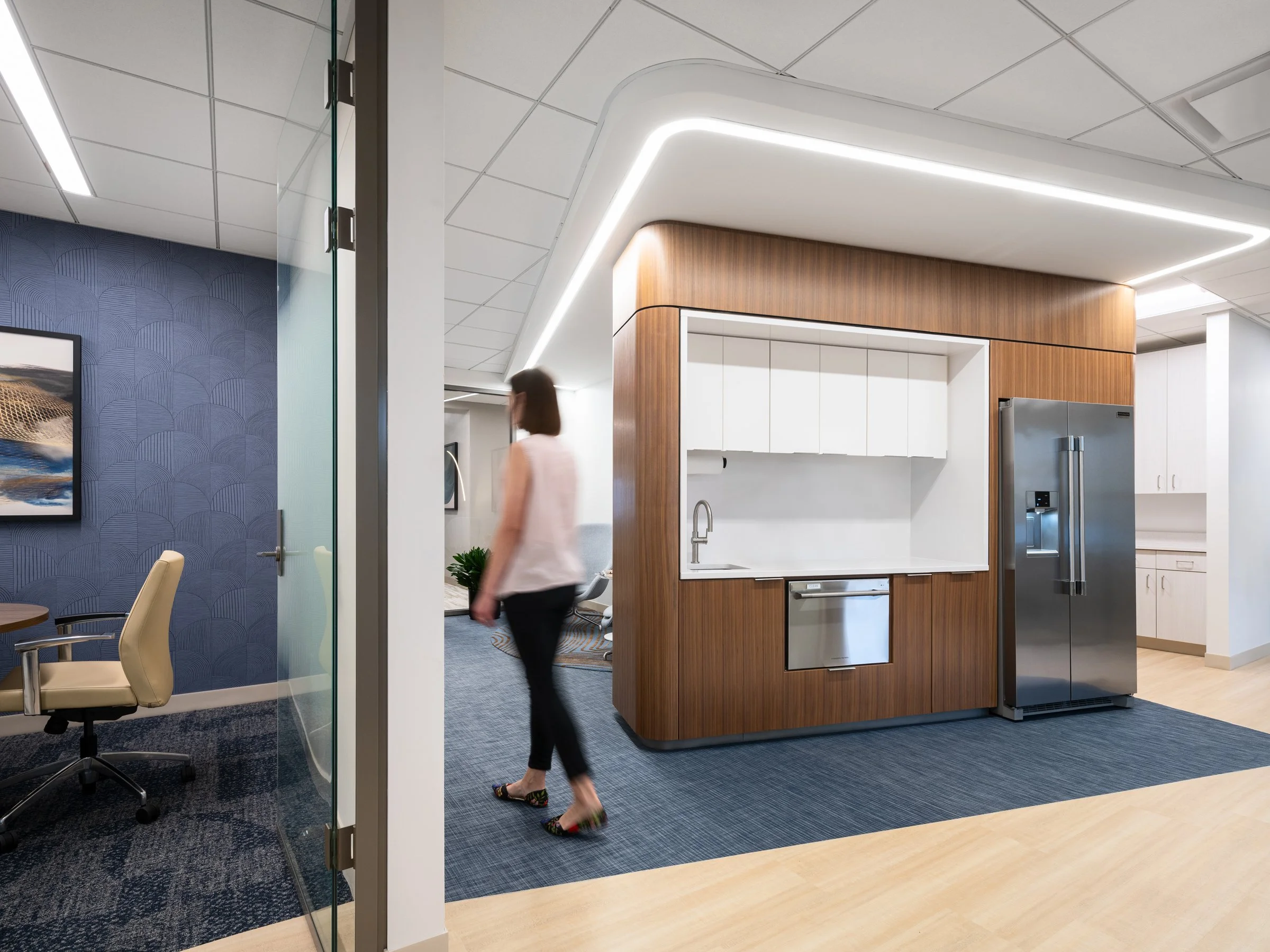 Enterprise Bank and Trust interior showing modern banking space by JEMA, Clayton Missouri - architectural photographer St. Louis Missouri