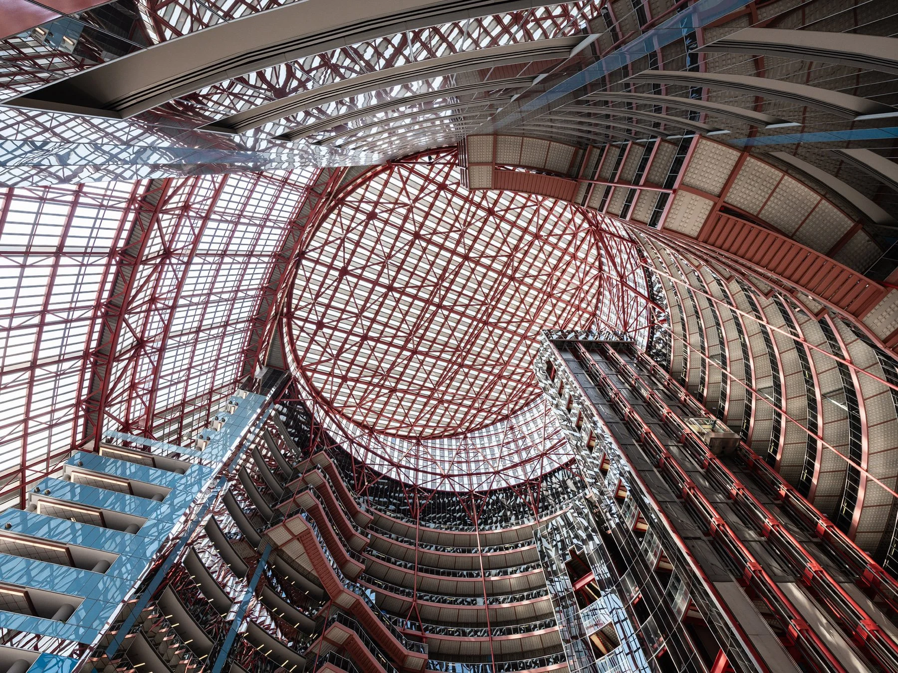 James R. Thompson Center looking up into the oculus, red lattice space frame ringing the skylight, Chicago - domed glass roof