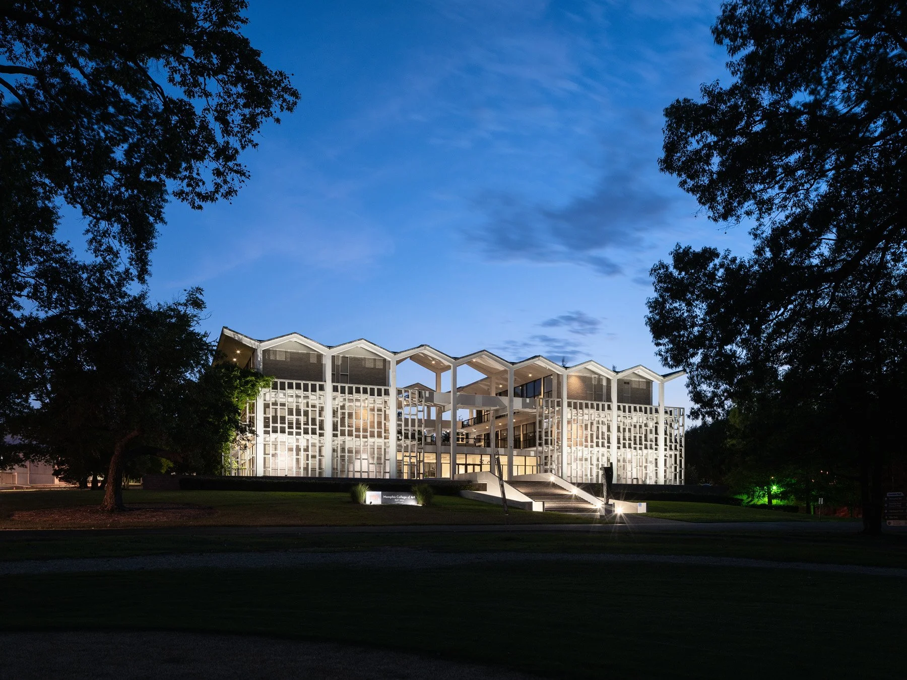 Memphis Academy of Arts brise-soleil facade and folded roof at dusk by Mann & Harrover, Memphis Tennessee - architectural photographer Memphis