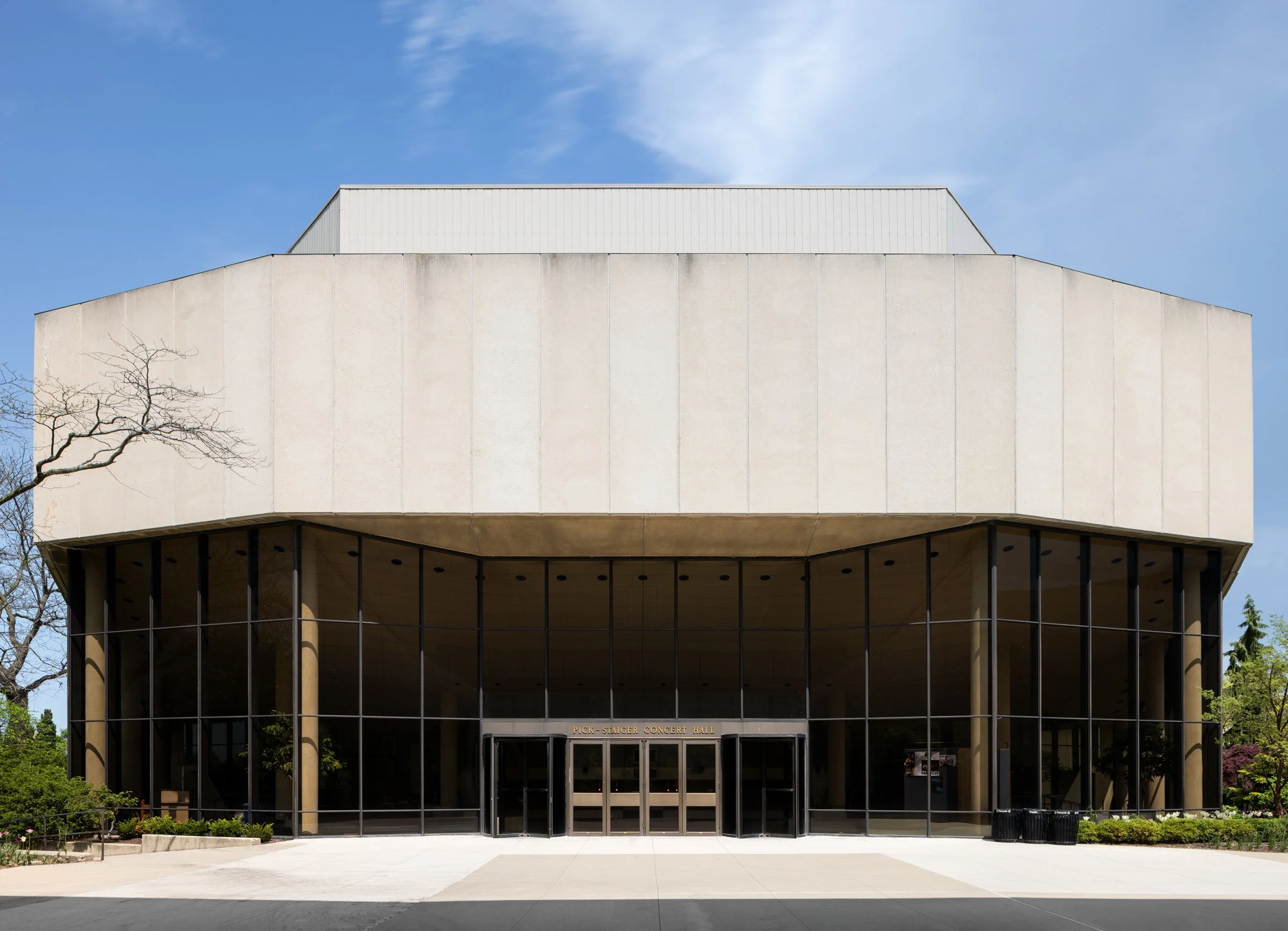 Pick-Staiger Concert Hall, Evanston, Illinois. Architect: Loebl Schlossman Bennett & Dart