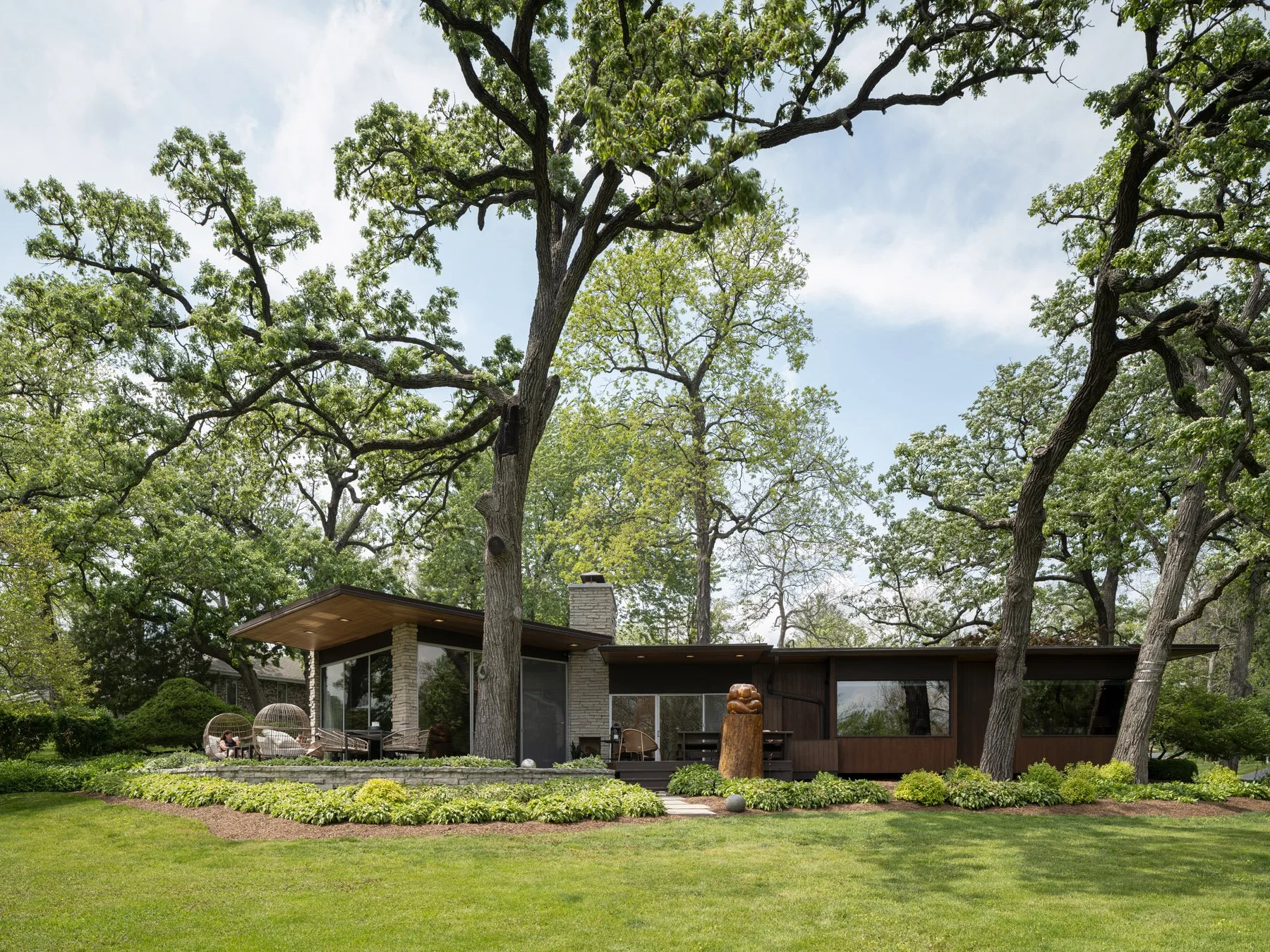 Garrison House rear elevation under mature oaks with a low flat roof, Sleepy Hollow Illinois - architectural photographer Chicago