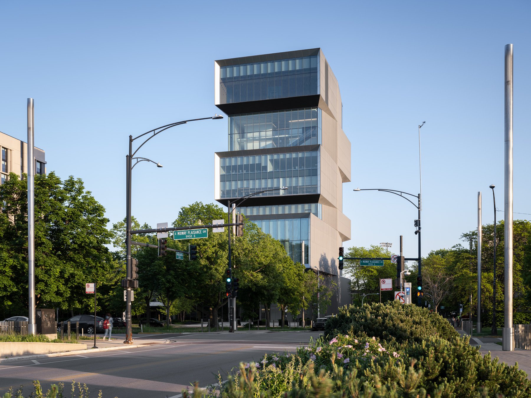 David Rubenstein Forum tower from Midway Plaisance and Woodlawn Avenue by Diller Scofidio + Renfro - architectural photographer Chicago Illinois