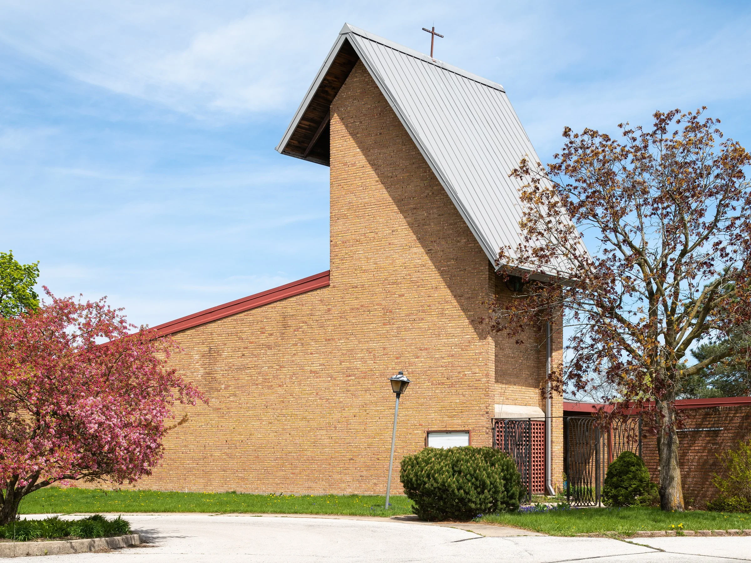 Lansing Presbyterian Church, Lansing, Illinois. Architect: Edward Dart
