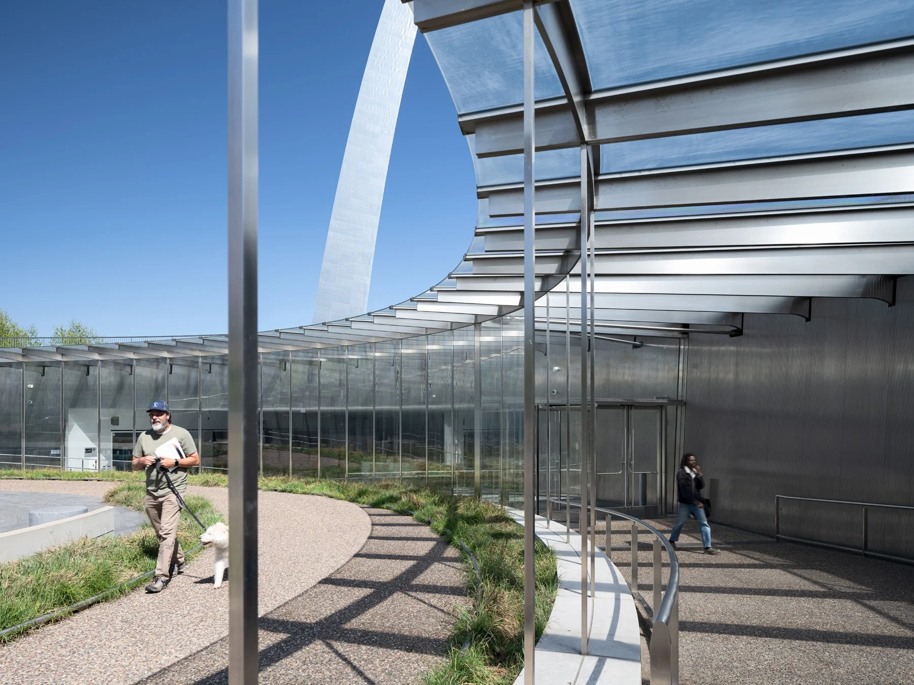 Gateway Arch Museum entrance canopy with the Arch beyond, by Cooper Robertson - architectural photographer St. Louis Missouri