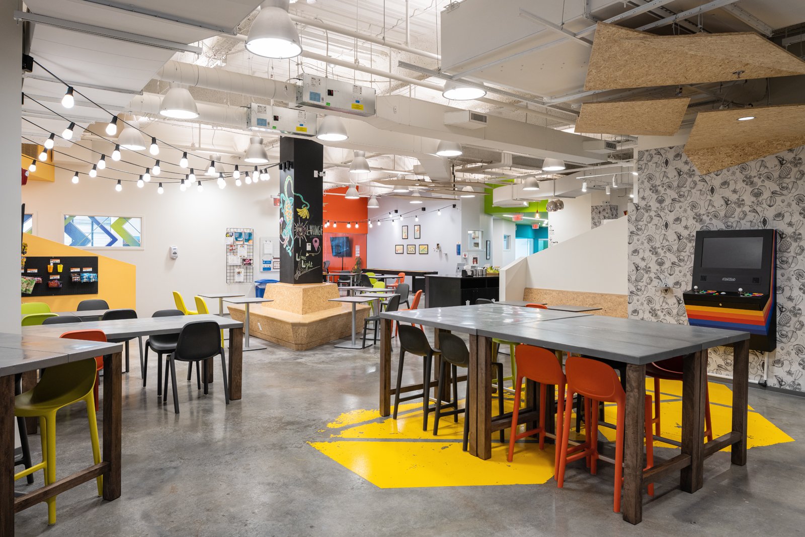 4220 Duncan interior common area with string lights and arcade game, by HOK - architectural photographer St. Louis Missouri