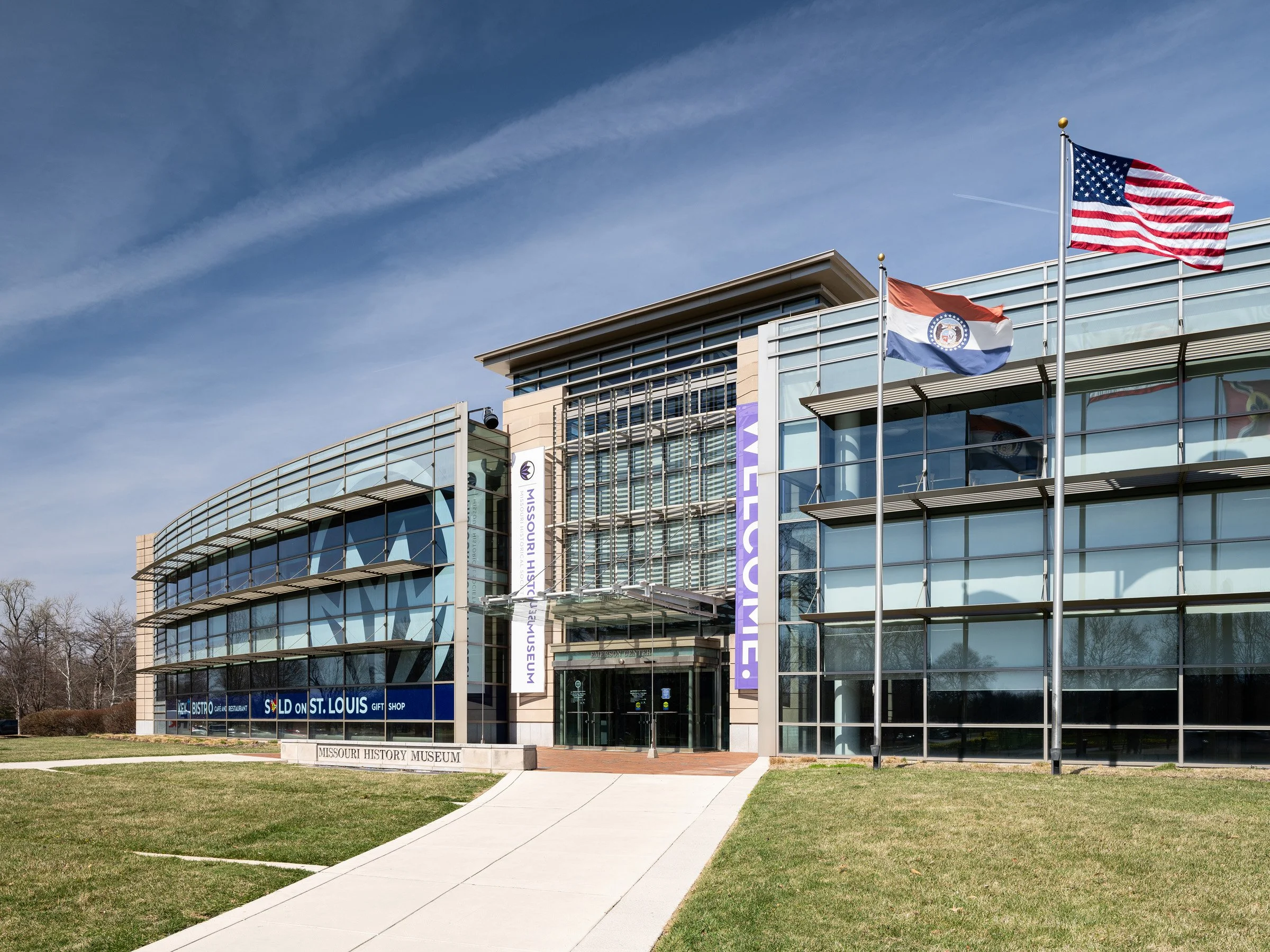 Missouri History Museum Emerson Center curved glass addition alongside the 1913 Jefferson Memorial by HOK, St. Louis Missouri - architectural photographer St. Louis