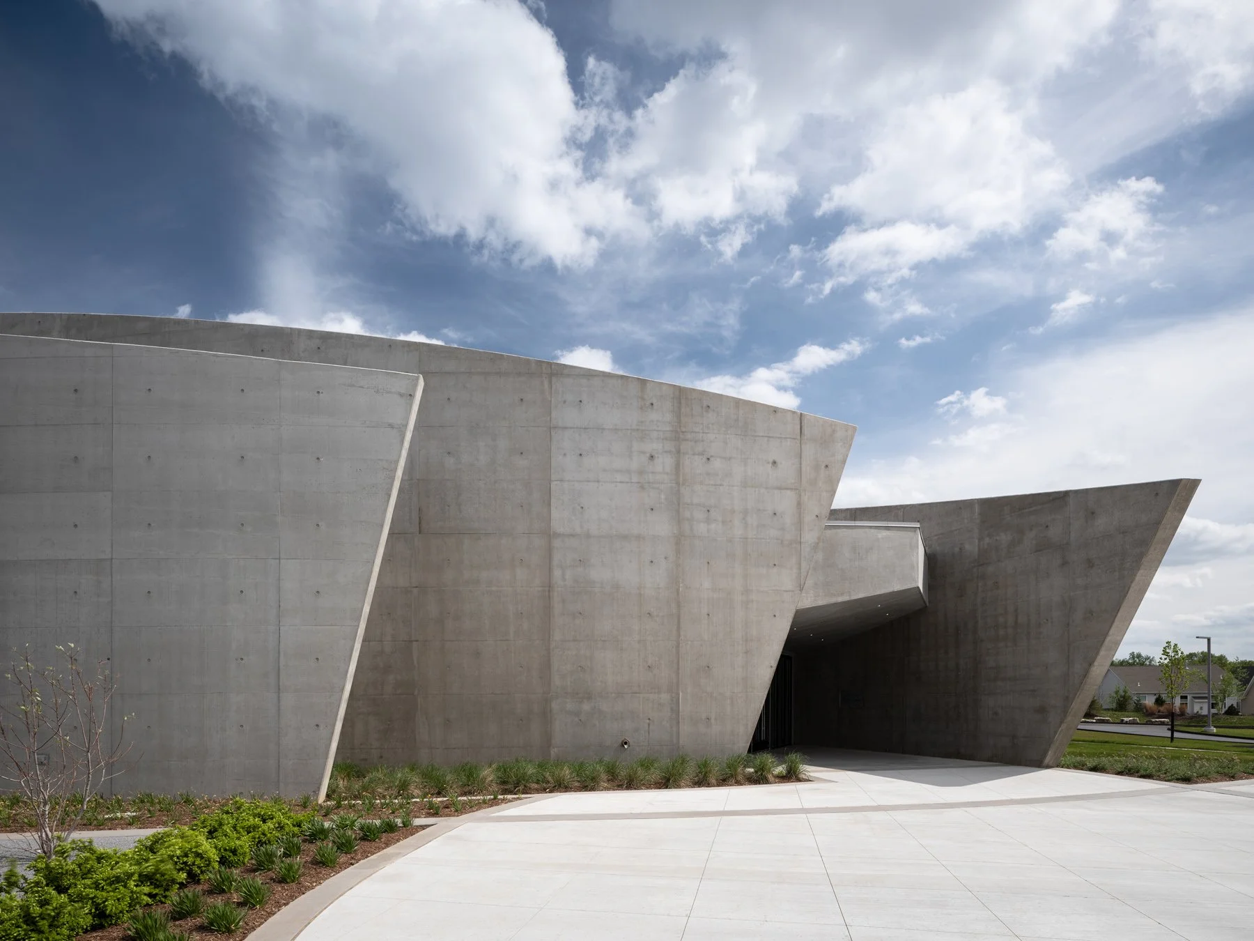 Chapel of the Risen Christ overlapping curved concrete walls, by Design Alliance Architects - architectural photographer St. Louis Missouri
