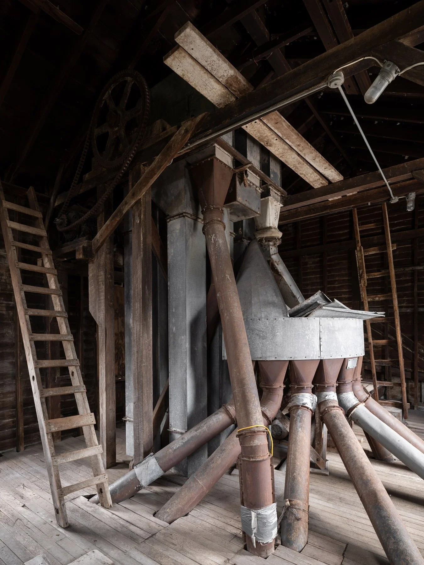 Millstadt Mill distributor head routing stock through radiating pipe spouts across the floor - architectural photographer St. Louis Missouri