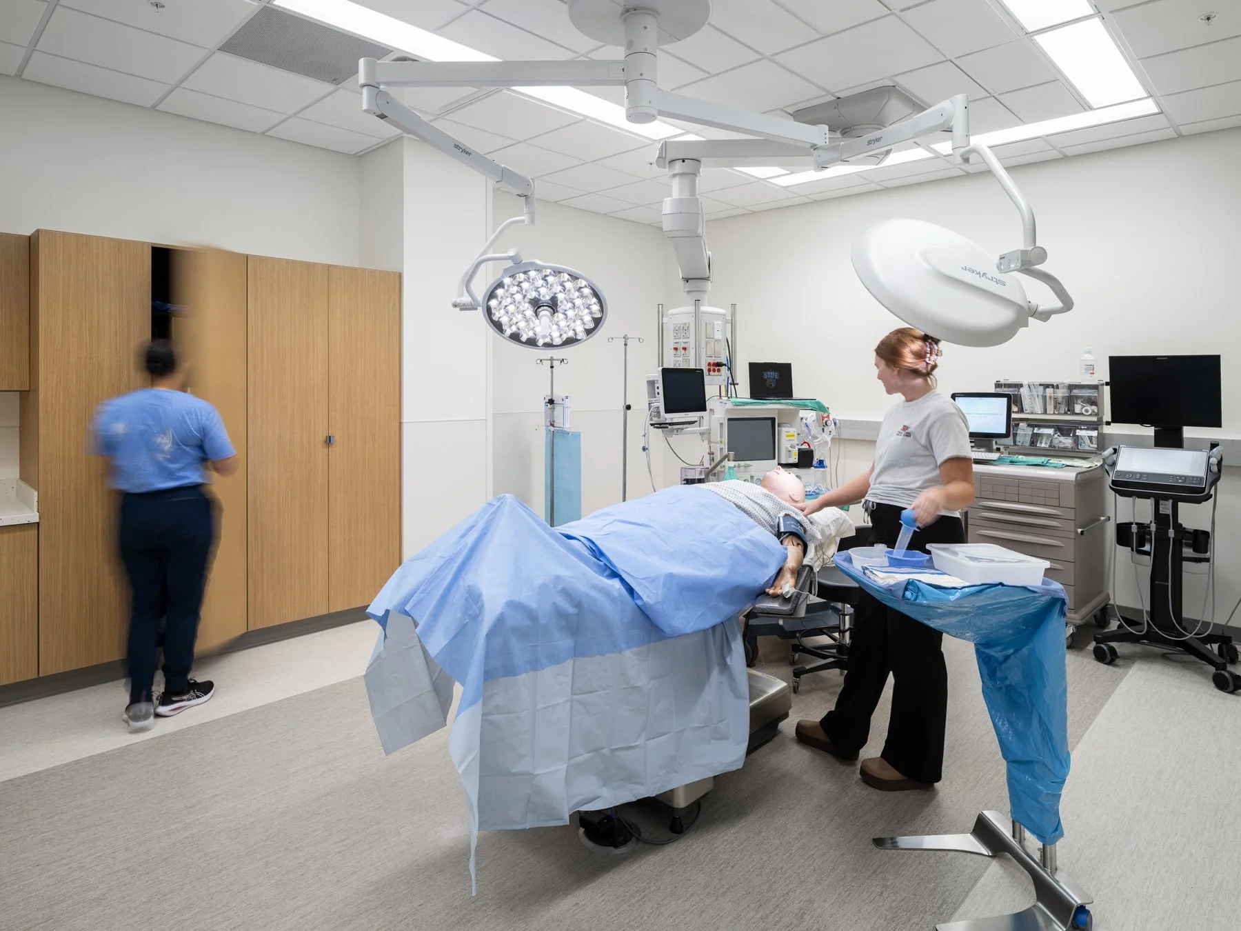 SIUE Health Sciences operating room simulation lab with surgical lights by Christner, Edwardsville Illinois - architectural photographer St. Louis