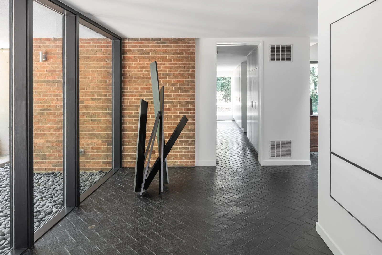 Heller House, Highland Park, Illinois. Architect: Edward Dart