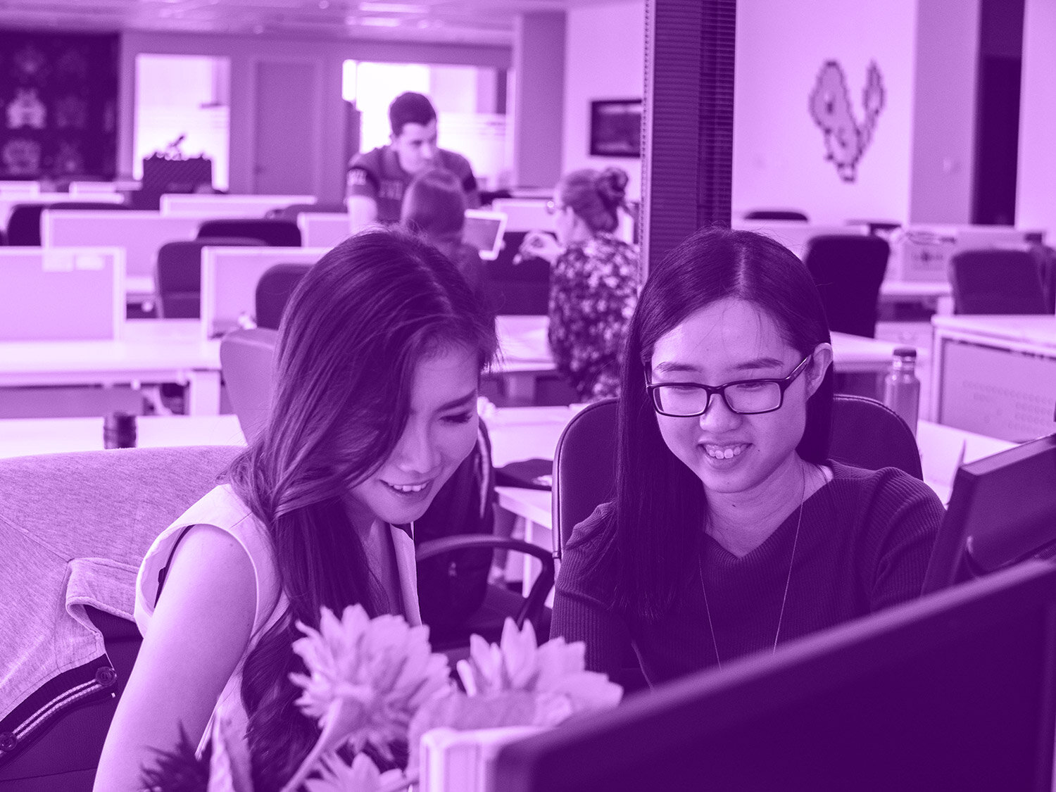 happy-office-workers-purple.jpg