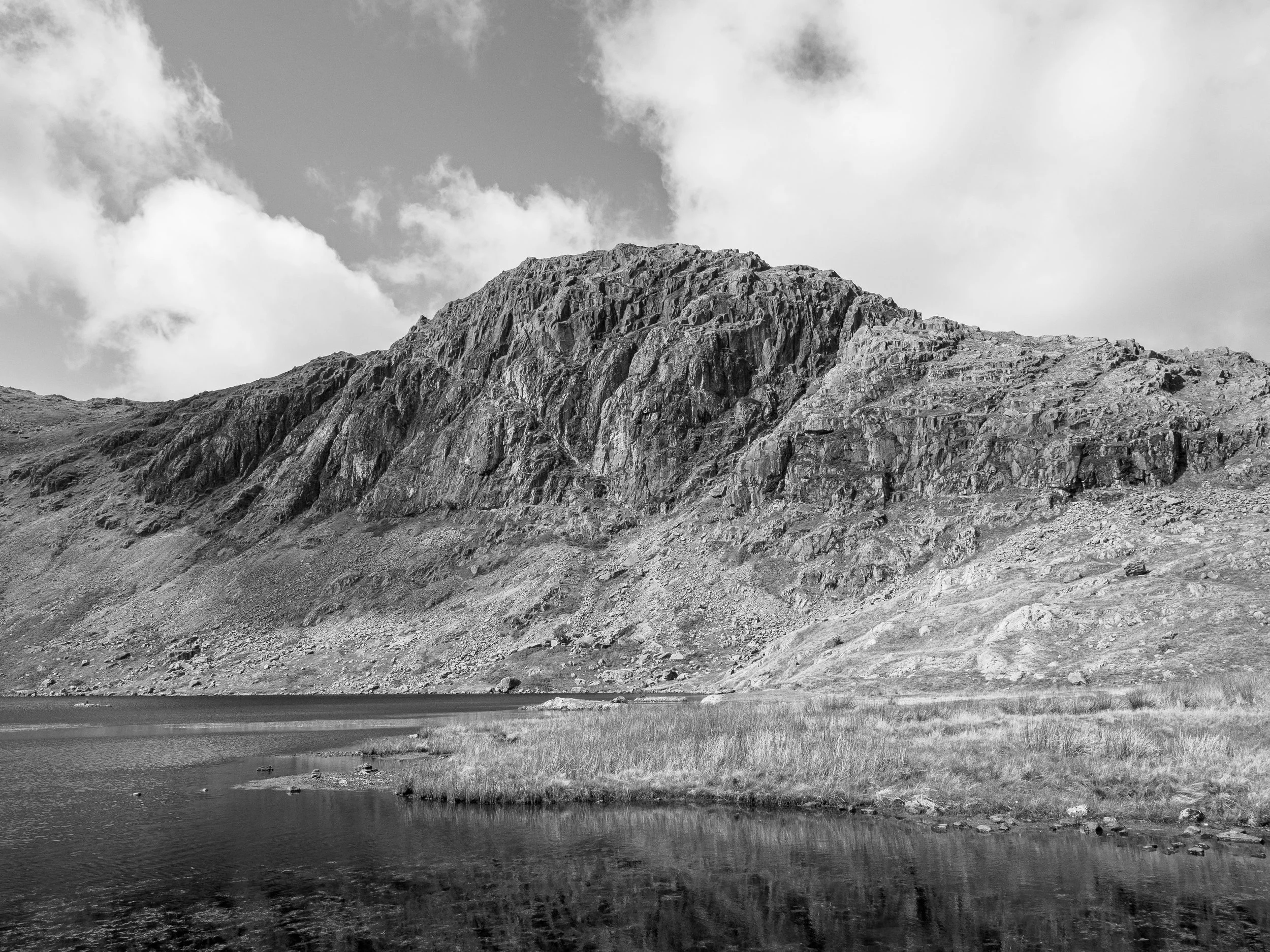 Monochrome View with Tarn | Pavey Ark