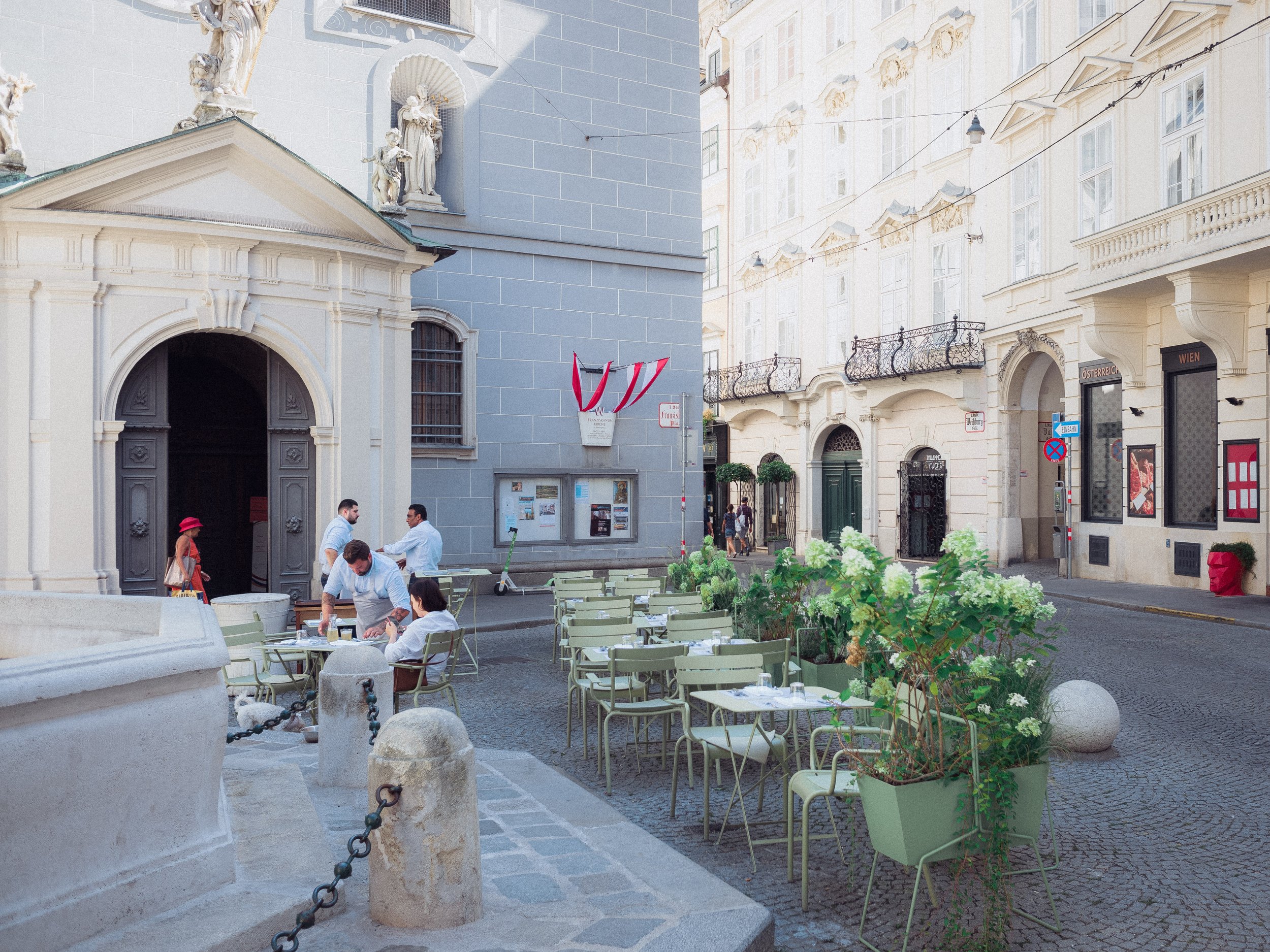 Waiters in Summer | Vienna
