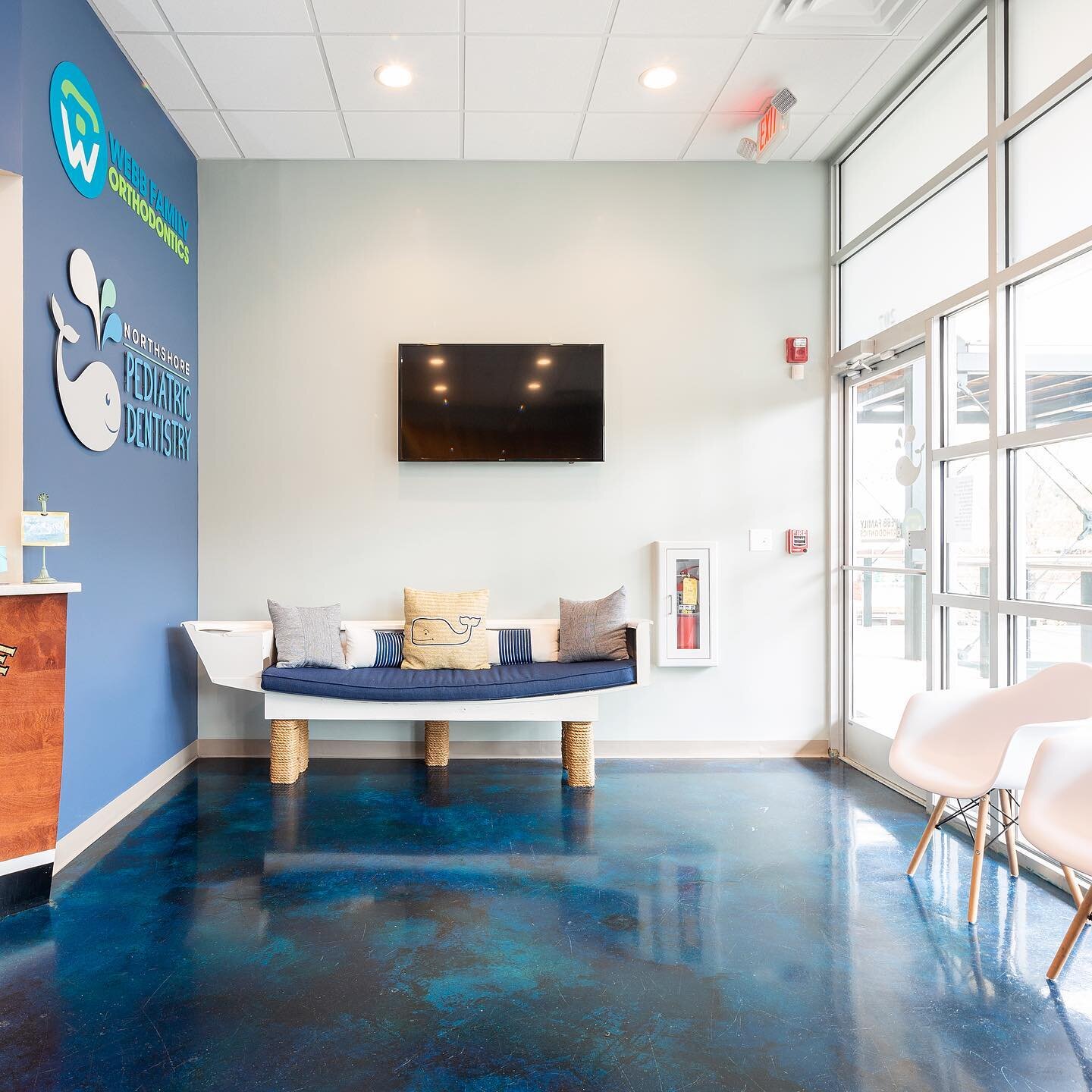 Could this pediatric dentist office be any cuter? My kids love coming here. They&rsquo;re friendly, professional, and are so experienced with making everything kid friendly. @splashsmiles has a huge office in Hixson, as well, that we captured. More o