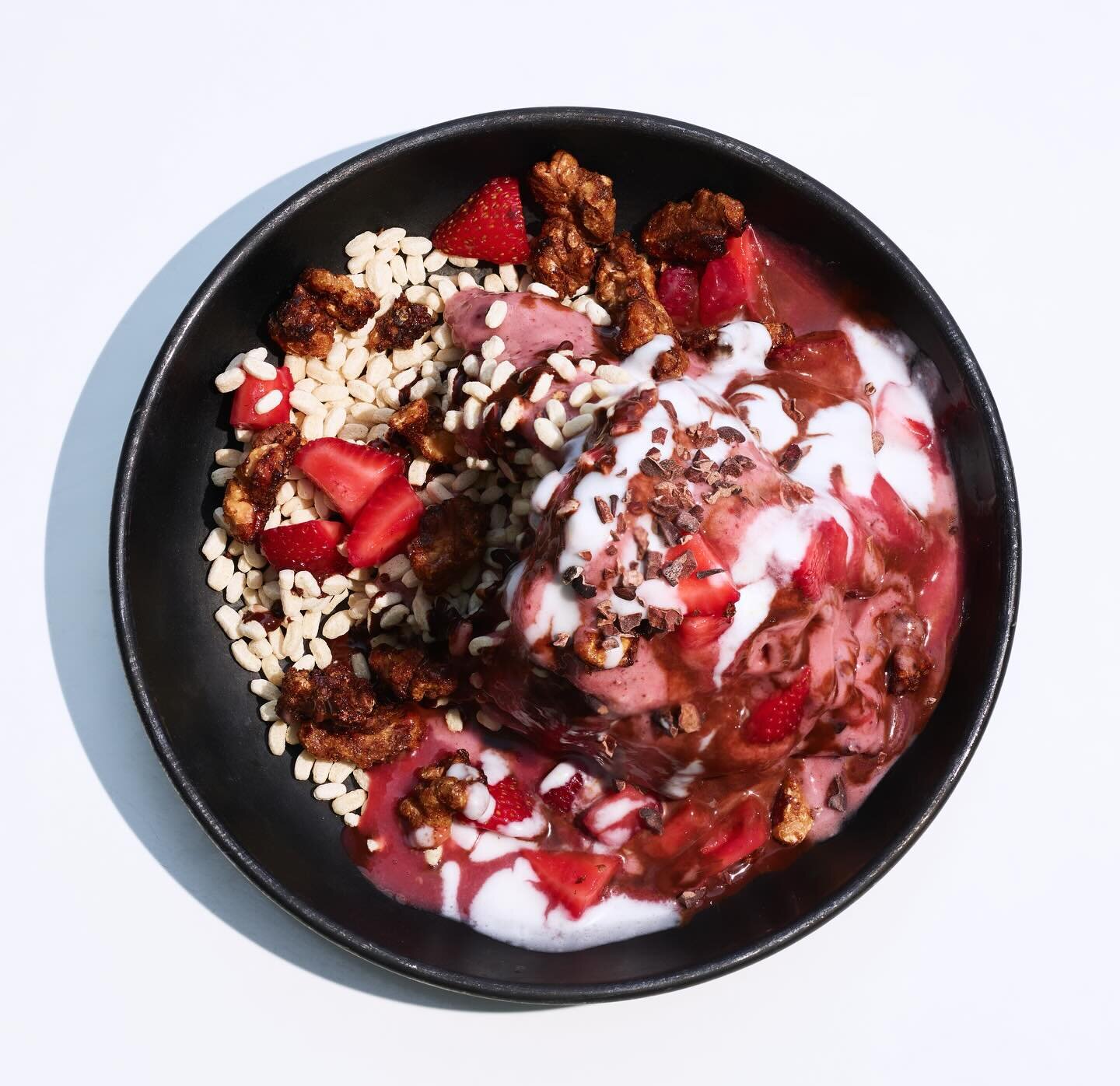 To pair with your latte, @southernsqueeze smoothie bowl.