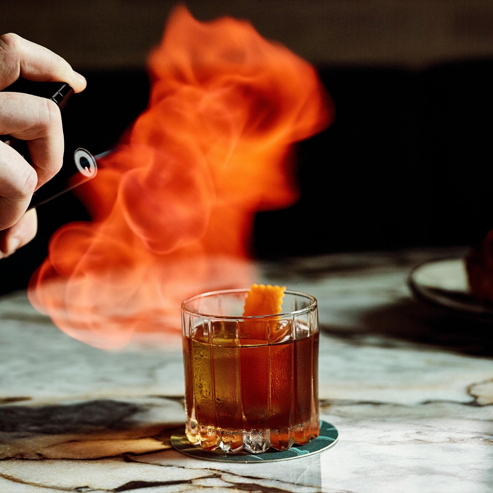 NO SMOKE WITHOUT FIRE
Bourbon, coffee, amaro, demerara, smoke
@allelostpete #foodphotography #cocktails