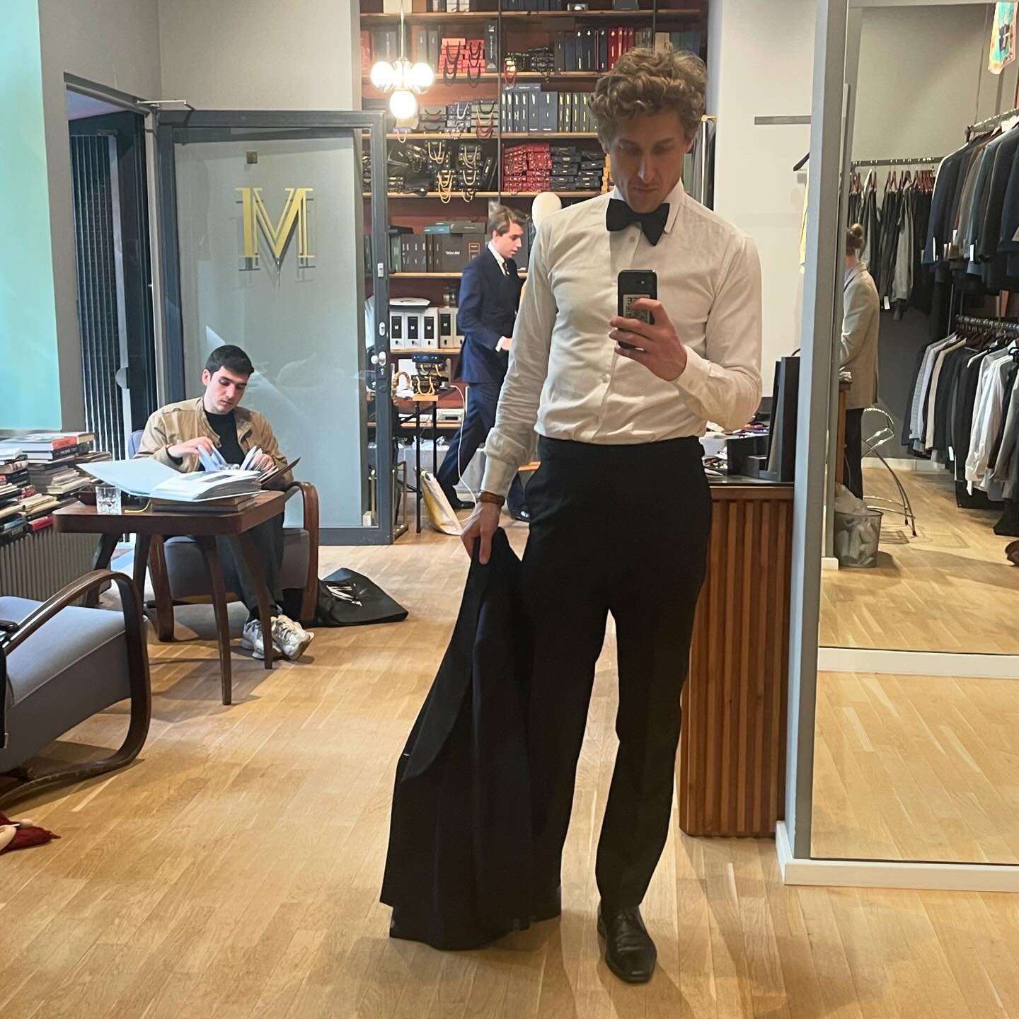 🤵 POWER DRESSING for the AWARDS 🤵

Nothing quite makes you feel so awesome than a really good fitted suit. There&rsquo;s something about dressing up, looking smart and making an effort that communicates both to oneself and to others you mean busine