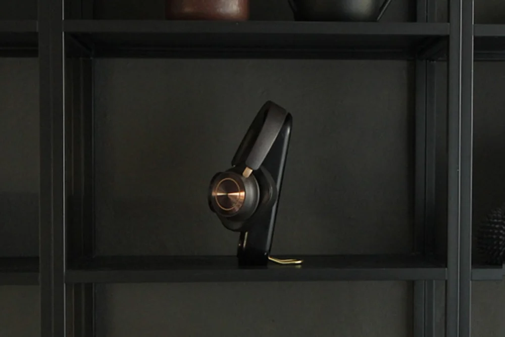 Casques Bluetooth Sans Fil En Noir Cas Isolé En Arrière-plan Jaune