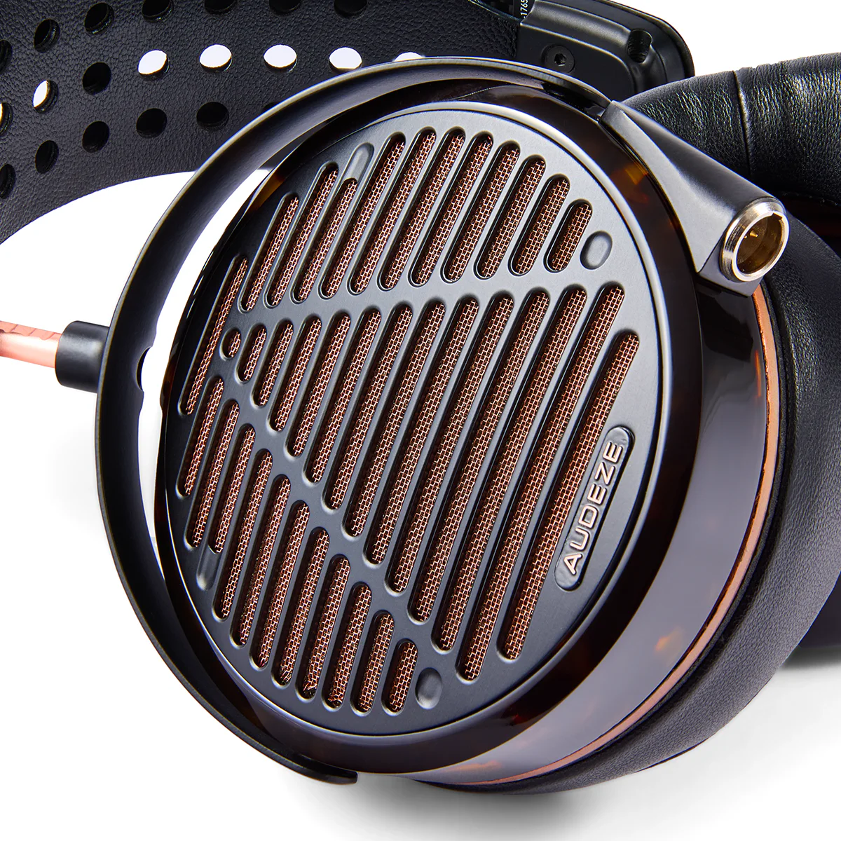 Audeze_LCD-5s(cup-close).png