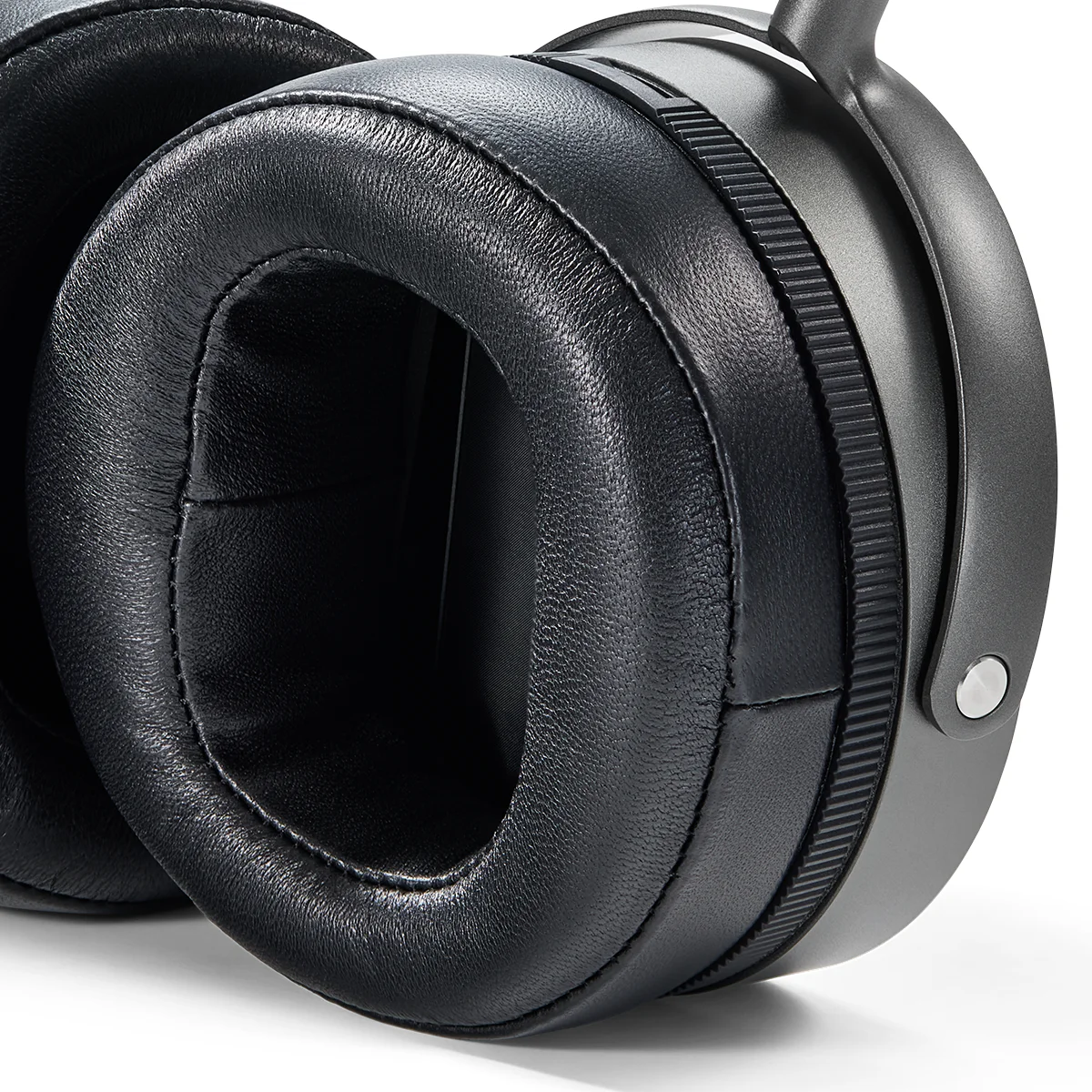 Audeze-MM520(ear-pad).png