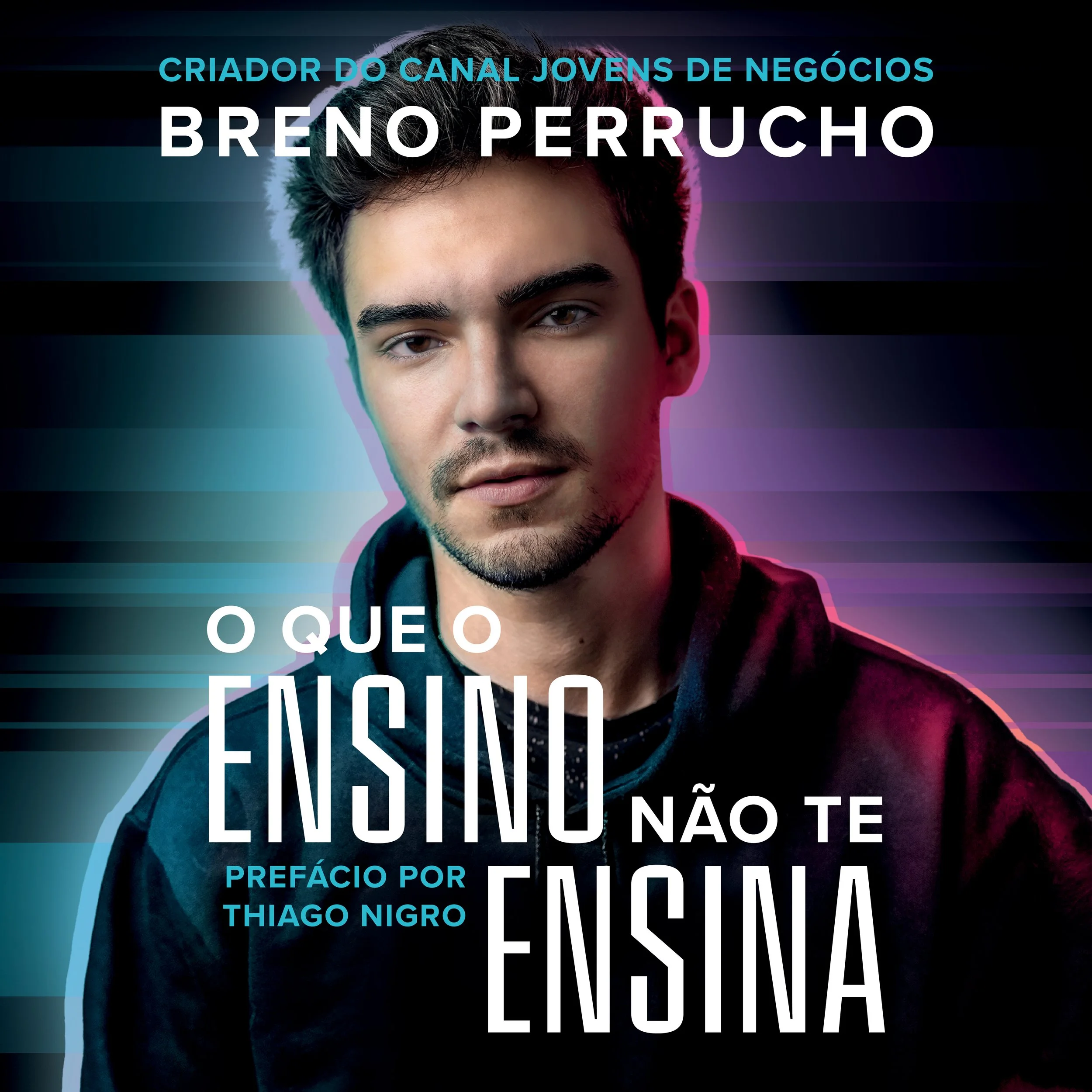 Capa de livro com uma jovem de cabelo escuro, usando moletom preto, com fundo colorido, com texto destacando o autor Breno Perrucho e o título "O que o ensino não te ensina", com prefácio de Thiago Nigro.