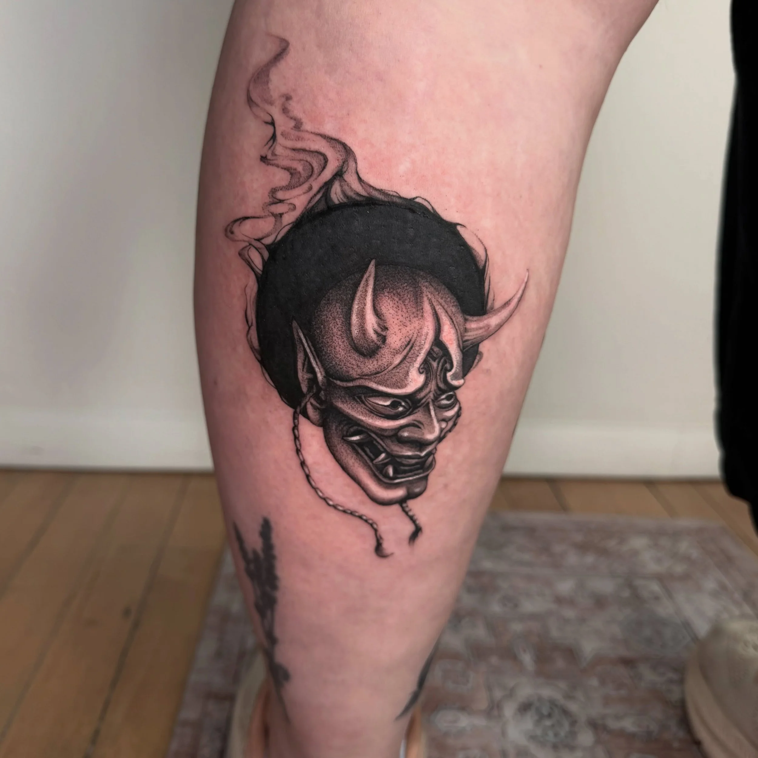 oni mask to ward off all the evil spirits 👹

thank you always colleen 😌🫶🏻

&hellip;

@evergreenstudios.chicago 

&hellip;

#chicagotattoo #tattoo #hannyatattoo #blackandgreytattoo #chicagotattooartist