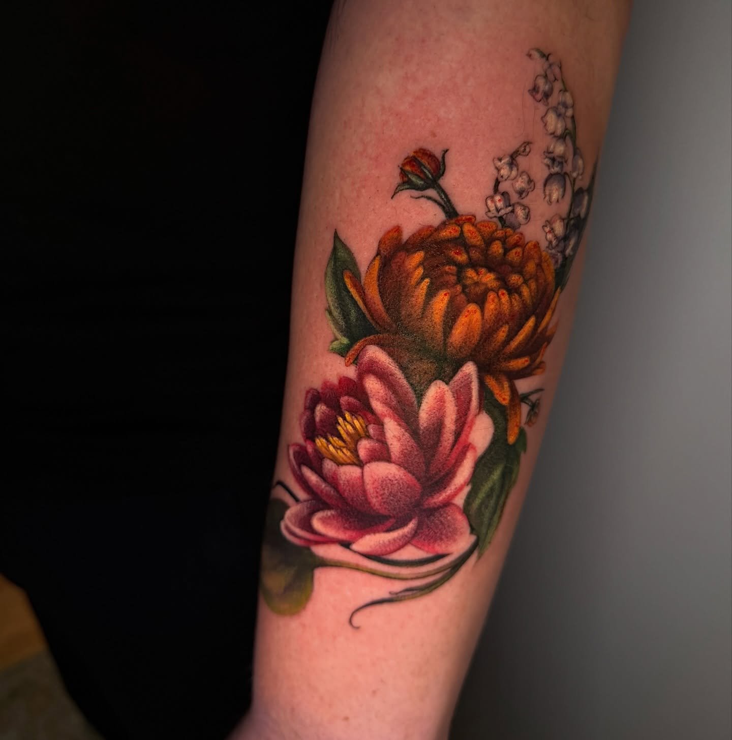 waterlily, chrysanthemum, and lily of the valley 🍃 

it&rsquo;s so fun doing people&rsquo;s first tattoos, thanks Danny!

currently booking for the rest of April and May!! send in your ideas through my website to get on the books! 😌

&hellip;

@eve