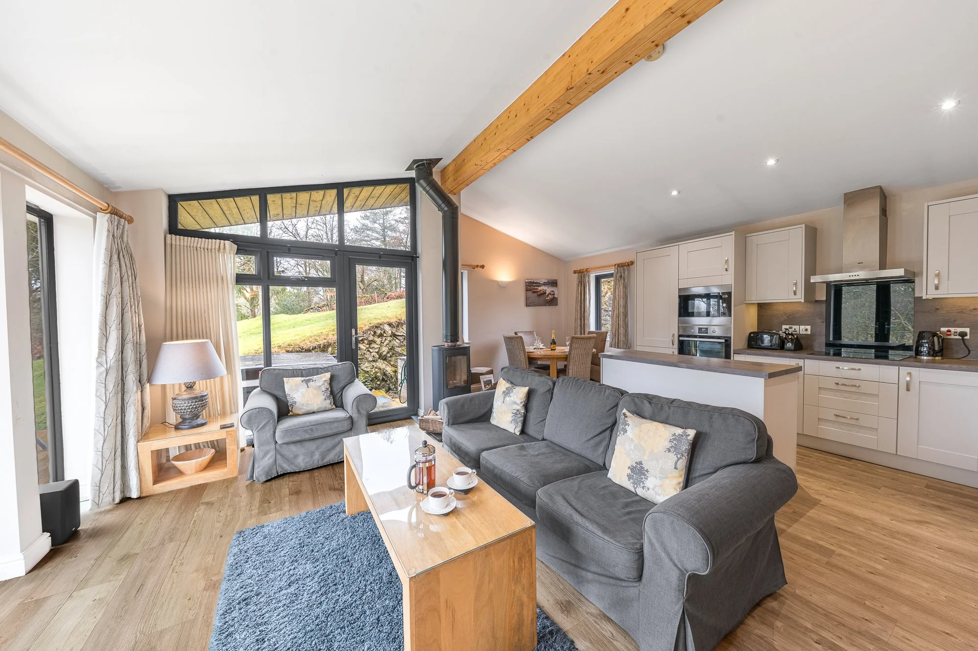 Lounge to kitchen.jpg