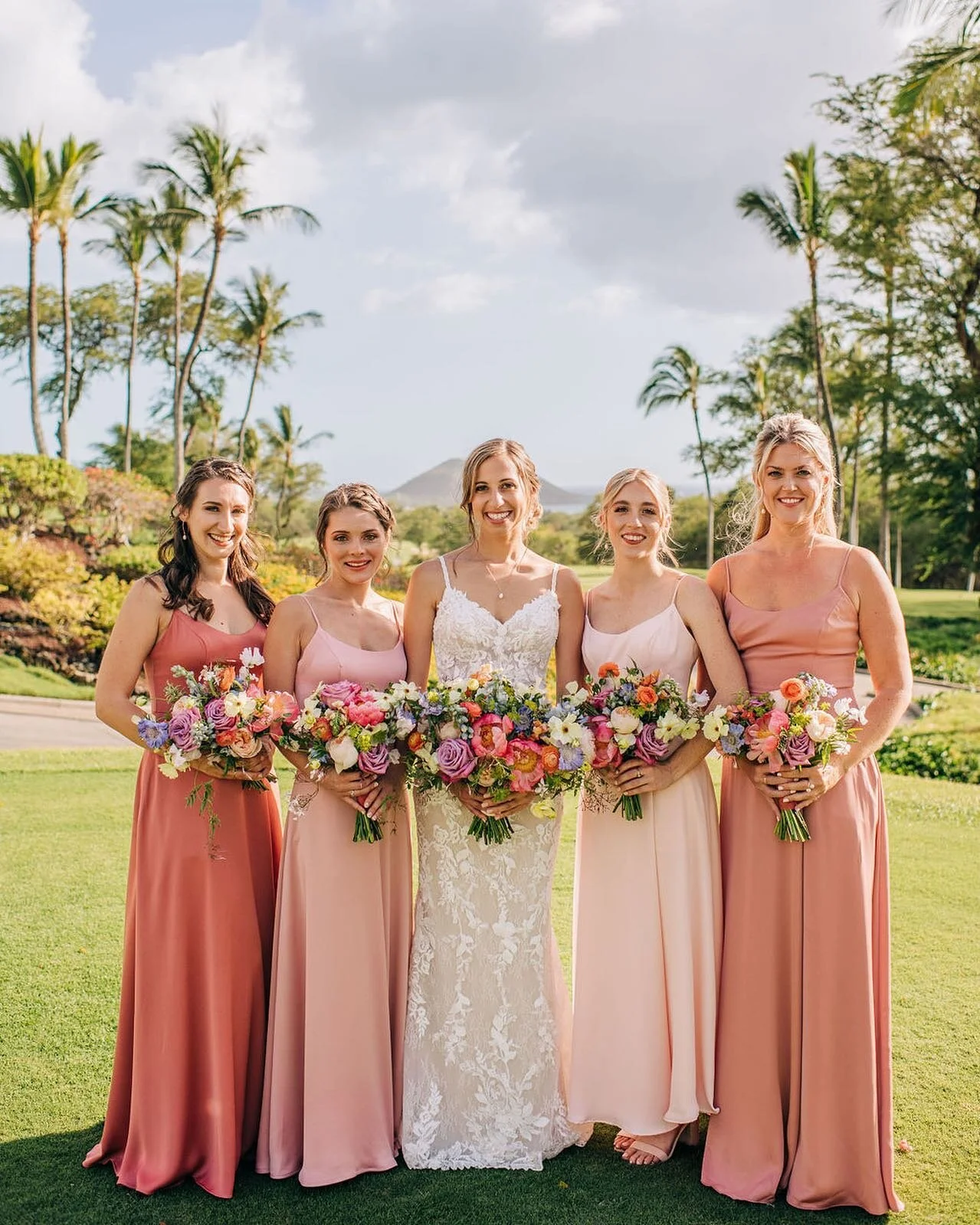 I said I like it like that - Cardi B 
Pic :: @newviewphotographyhawaii 
#friends #tropicalflowers #localflowers #flowersofinstagram #maui #mauiwedding #mauiphotographer #flowershop #flowershoplife #prettythings #bridalbouquet #instablooms #mauiphotog