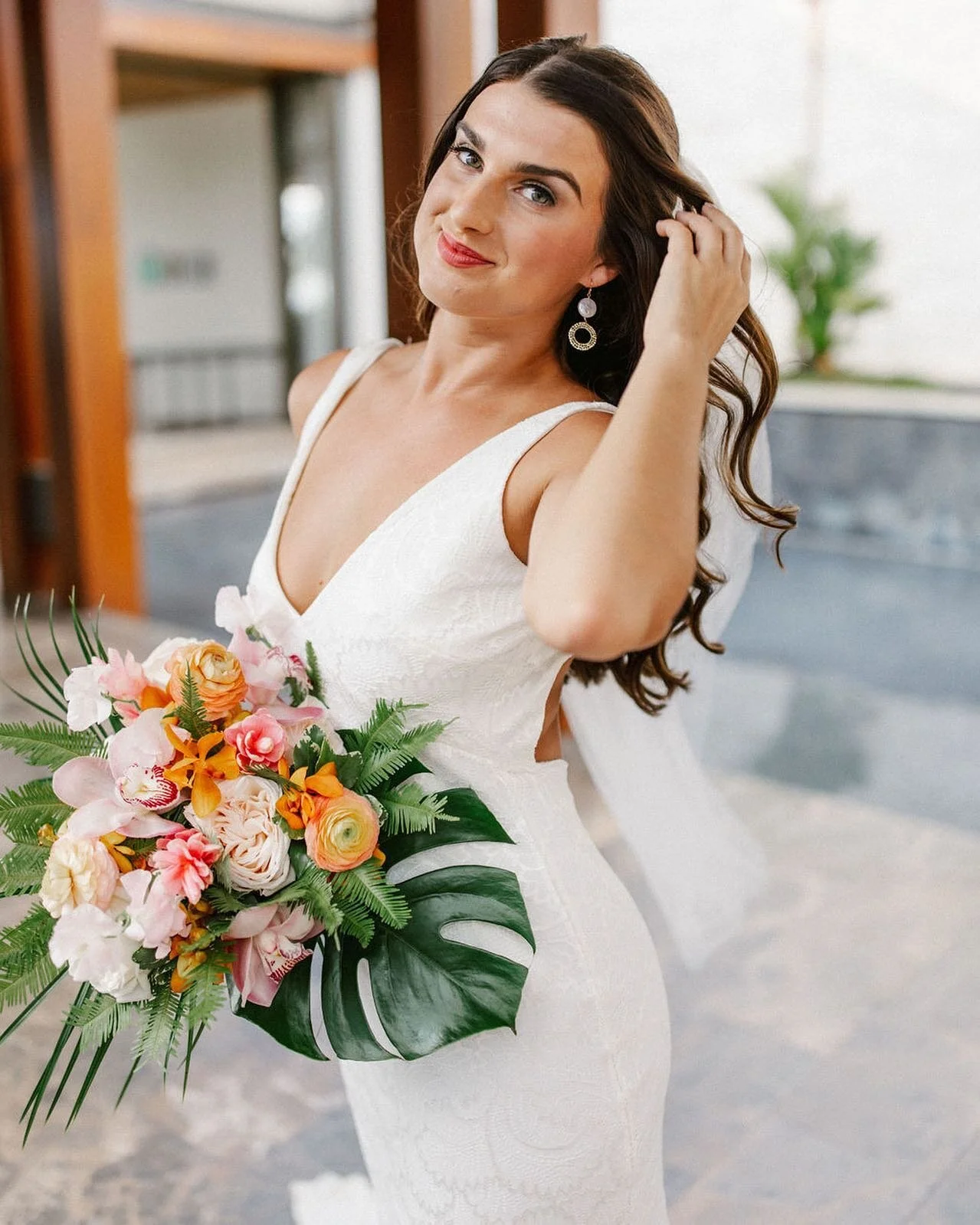 Brooke 🤍
Pic :: @mersadiolson 
#tropical #tropicalflowers #localflowers #flowersofinstagram #maui #mauiwedding #mauiphotographer #flowershop #flowershoplife #prettythings #bridalbouquet #ranunculus #monstera #love #flowerphotography #destinationwedd