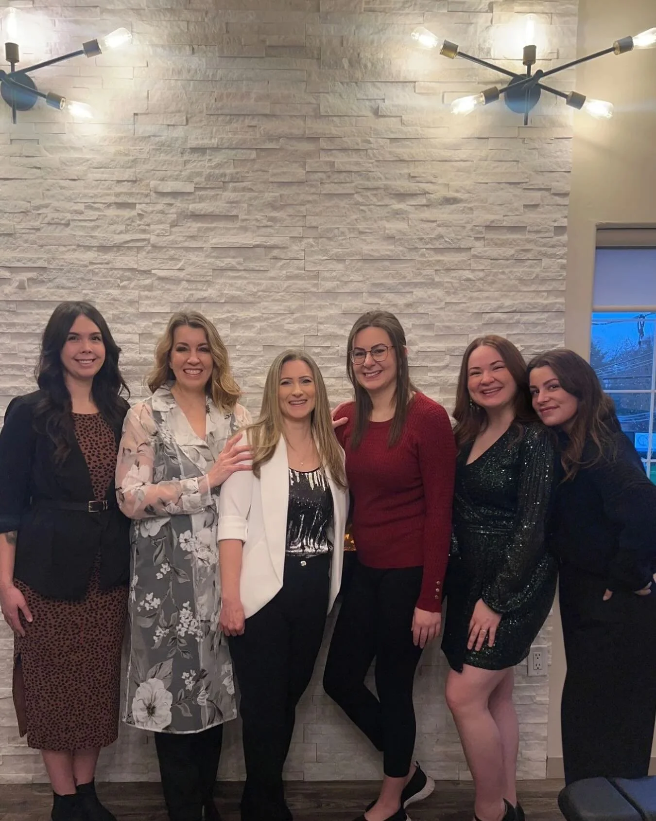 Merry Christmas Eve from your UL girls! 🎄

We are open today from 9am-3pm for those last minute gifts, but if you&rsquo;re unable to stop by, don&rsquo;t worry!

Now and over the holidays, gift certificates can be purchased online at www.SHOPUL.ca.
