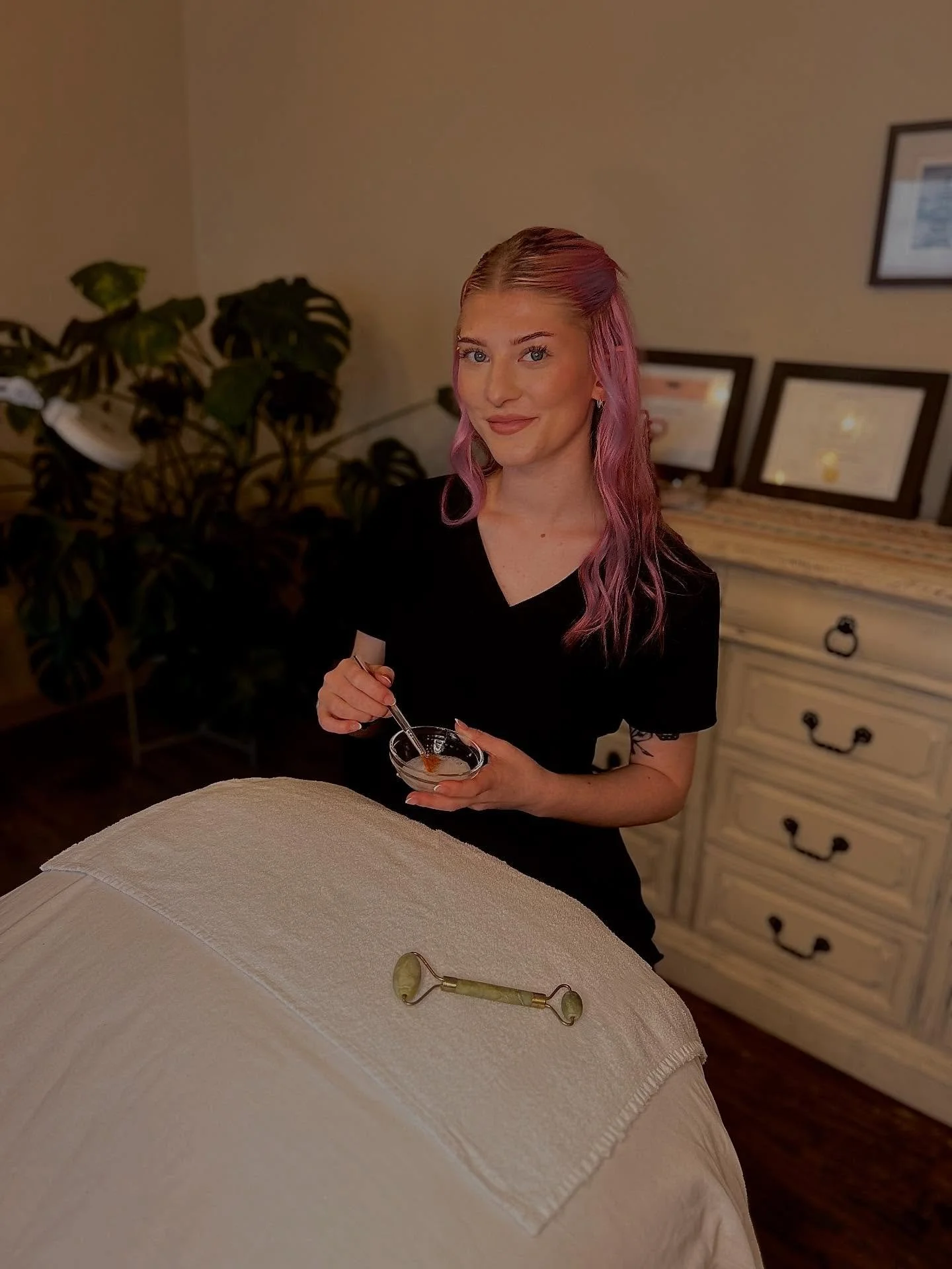 Exciting news!✨ Everyone meet our newest esthetician, Mackenze!

Mackenze joined our team at the start of March, and it&rsquo;s been so amazing having her here. Growing up in Ladysmith and always working for local businesses, Mackenze fits right in a
