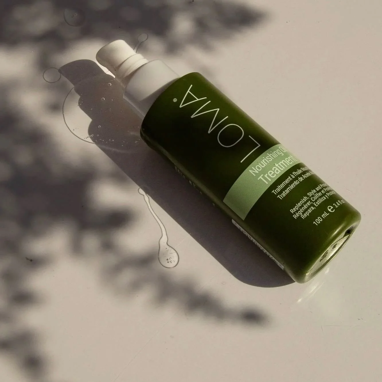 Our favourite oil, for all hair types.

LOMA&rsquo;s Nourishing Oil&hellip;

💚 Smooths and protects the hair
💚 Repairs hair surface
💚 Controls frizz and preserves colour
💚 Enhances shine
💚 Heat protection up to 450&deg;
💚 Speeds up drying time
