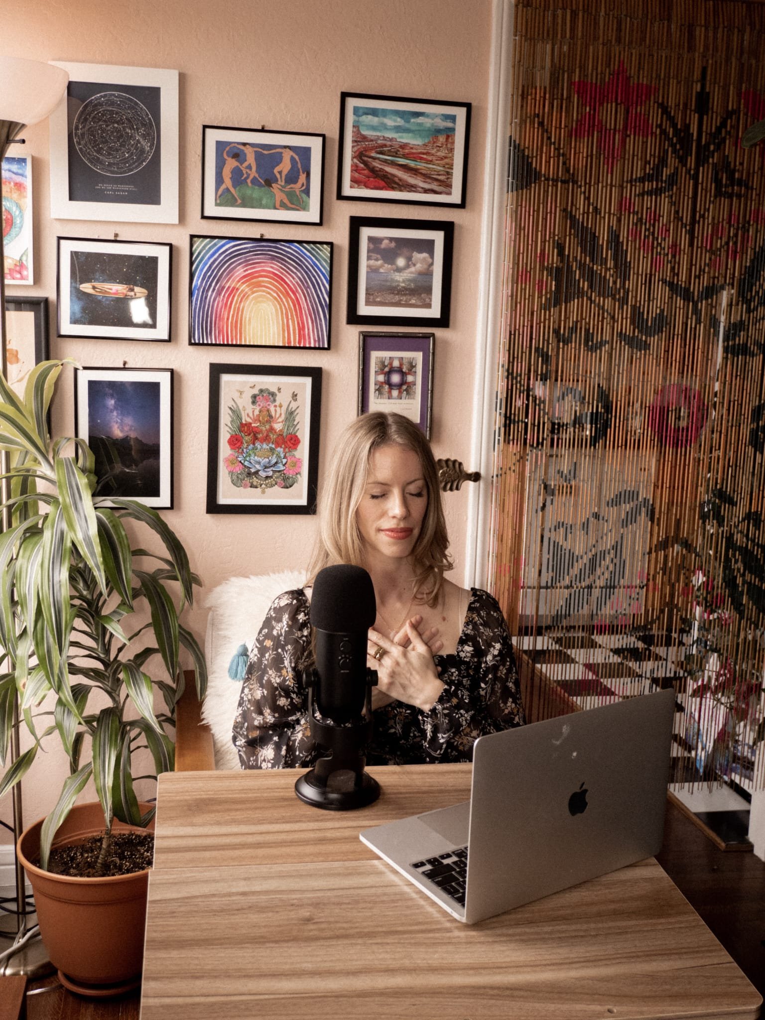 Online somatic coaching with Jaclyn Shea. Virtual somatic coaching for complex trauma. Embodiment coaching online.