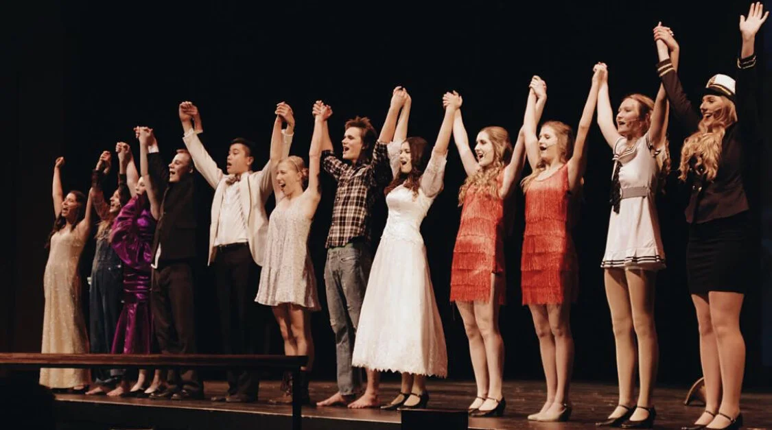 Unfortunately, I don't have many pictures from Anything Goes. However, at least I got one in my favourite costume piece: Erma's golden dress.