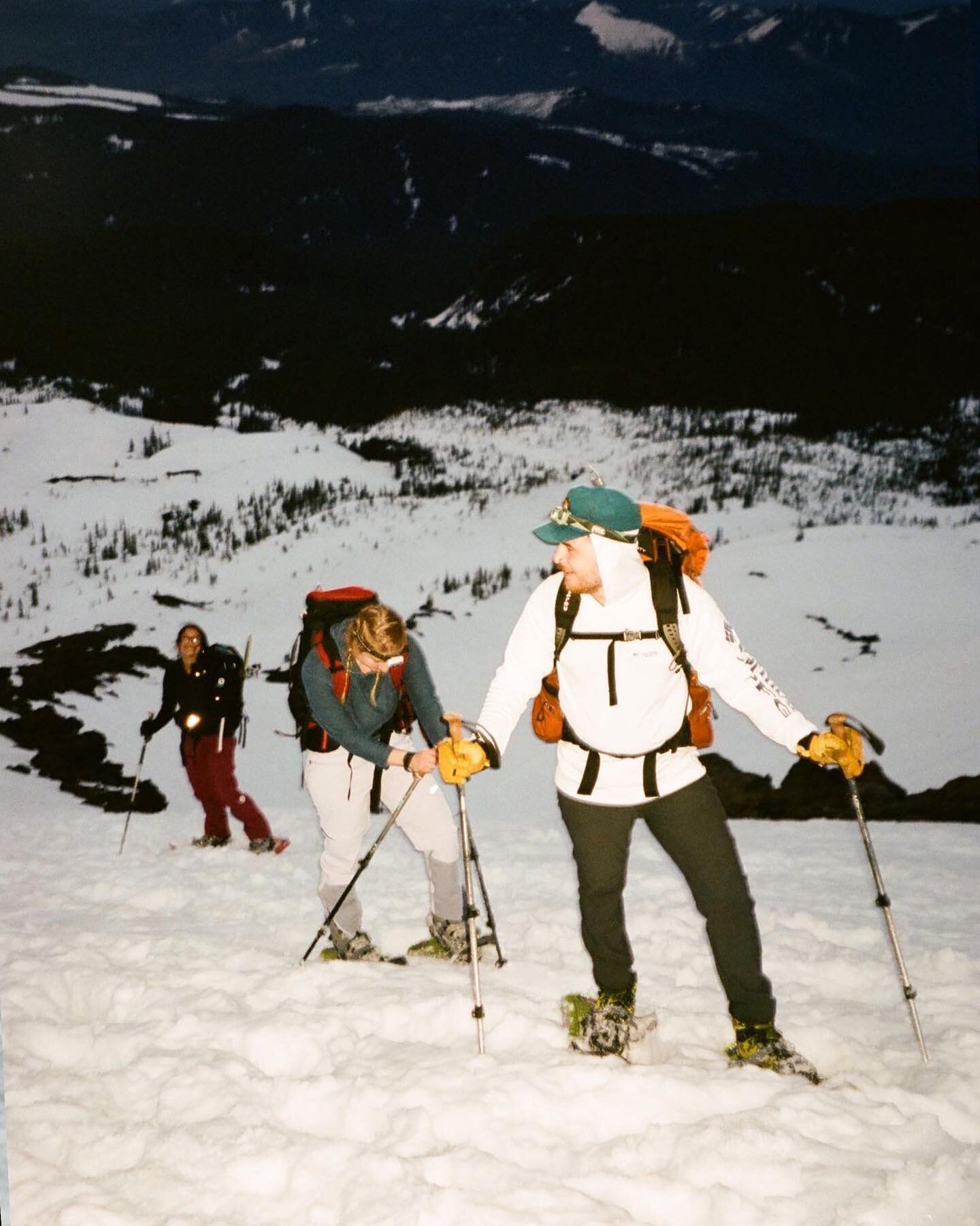 Skiers, splitters, snowshoers - unite! 🤝 roll one of mt st Helens

Side note- is Portra 400 too perfect? Is it strange I like this first frame most because it&rsquo;s the least natural? Will I buy Portra 400 again? I don&rsquo;t know 🤷&zwj;♂️ 

#po