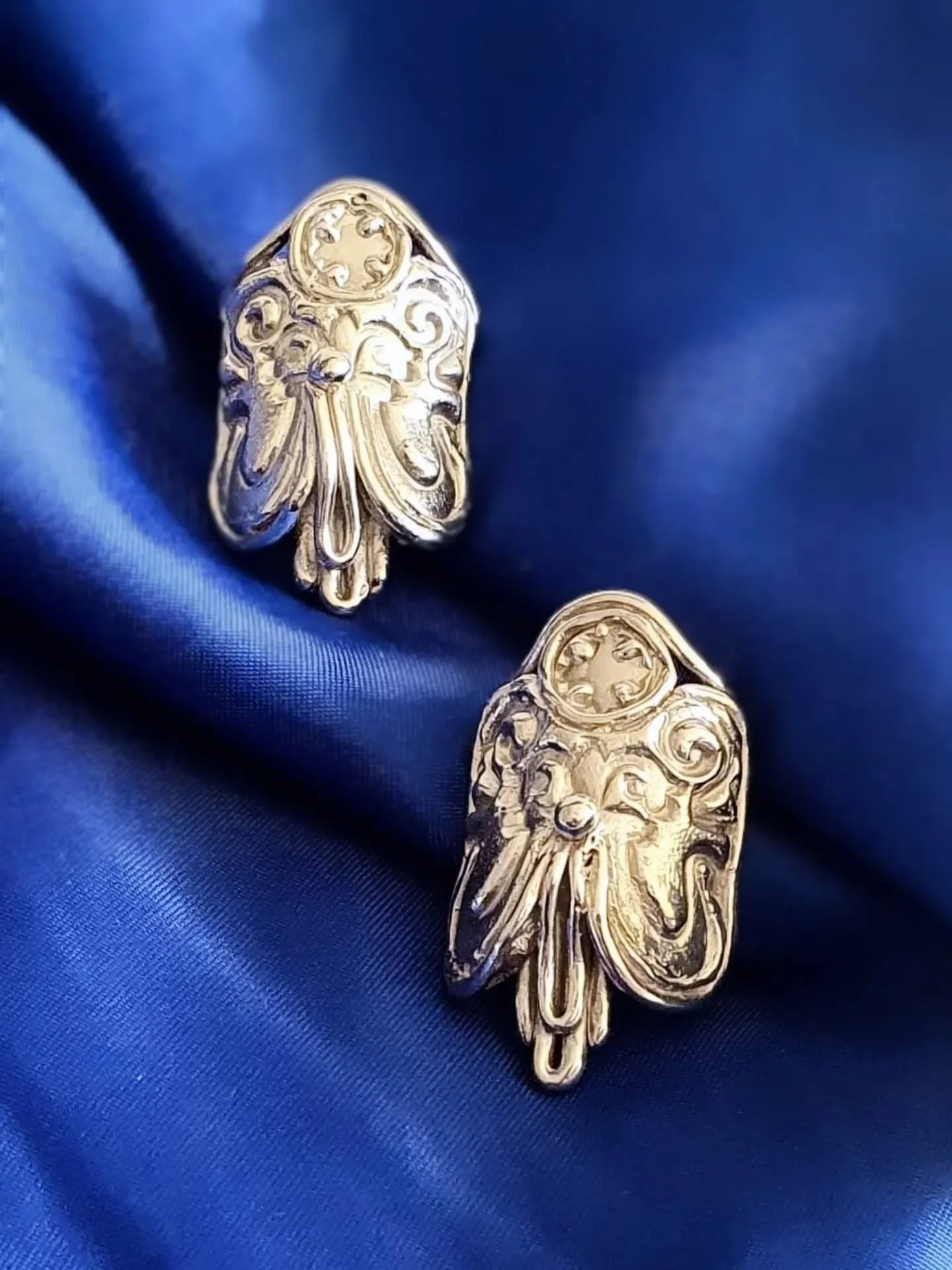 Inspired by ancient artifacts and sacred symbology, these
earrings carry echoes of the past into the now. 
They remind us that what we
wear can hold meaning and
that beauty can feel both timeless and powerful.
www.malkistudio.com/shop/p/ancient-tom