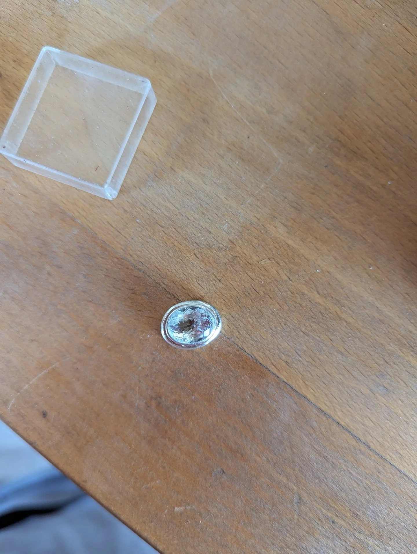 Crafting a new necklace in our studio, featuring this stunning aquamarine gemstone. 💎
Aquamarine, a serene blue gem from the beryl family, is prized for its clarity and soothing presence. 
Historically used by sailors as a protective charm for nav