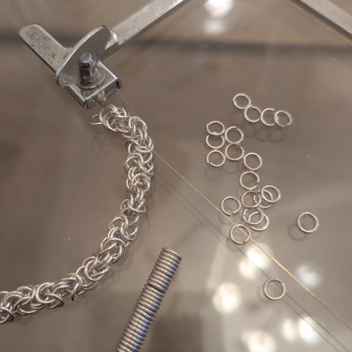 Handwoven link by link.
There&rsquo;s a meditative quality to the process of chain making - forming each link from coiled wire that is hand sawn, and building the piece bit by bit.

Work in progress for a new Malki Studio chain in sterling silver.

#
