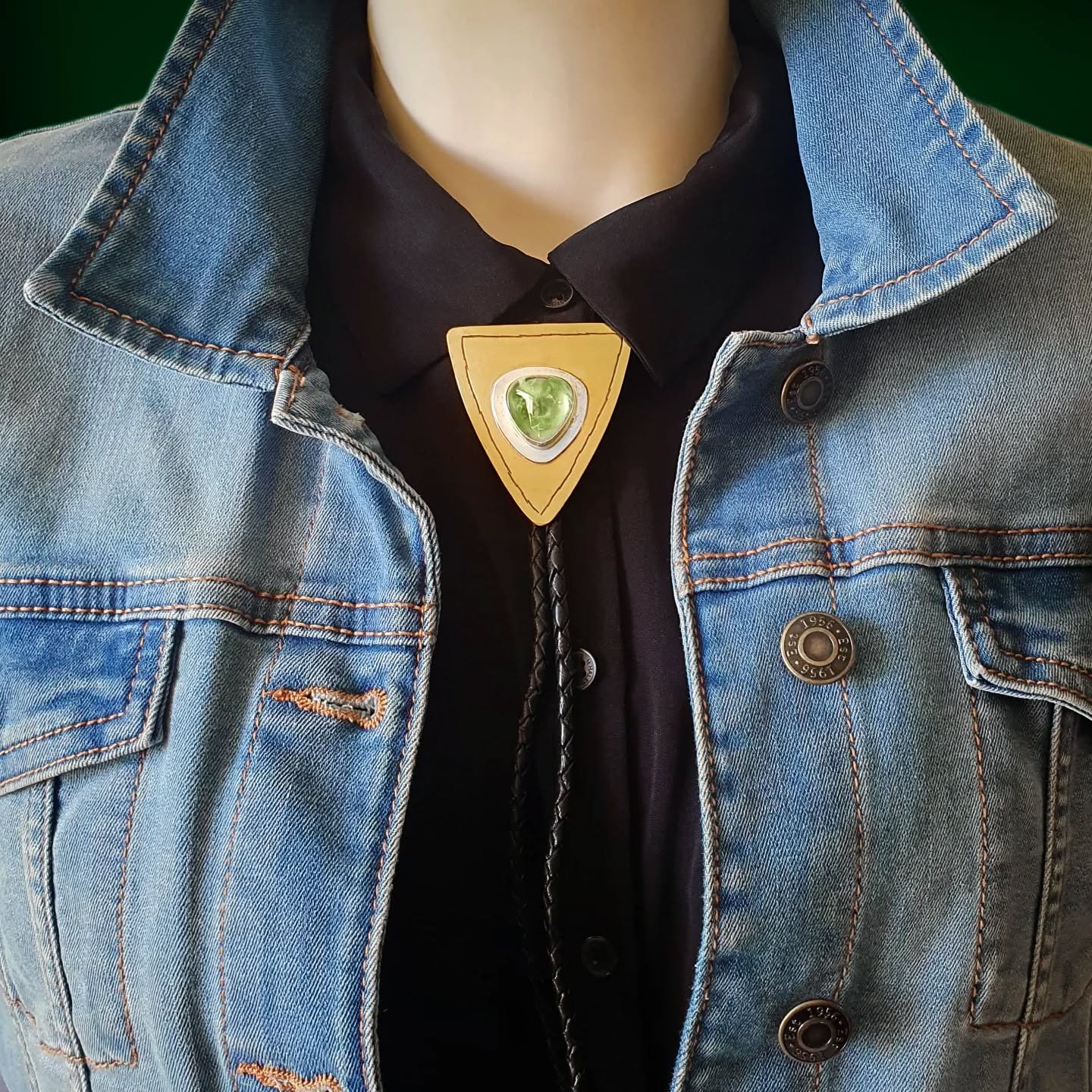 A slice of silver, leather, brass, and one very juicy prehnite is awaiting a style monster in the Bundaberg Regional Art Gallery Shop this Thursday ✨
Find this bolo (and a few other shiny temptations) at the Christmas Twilight Markets during the Page