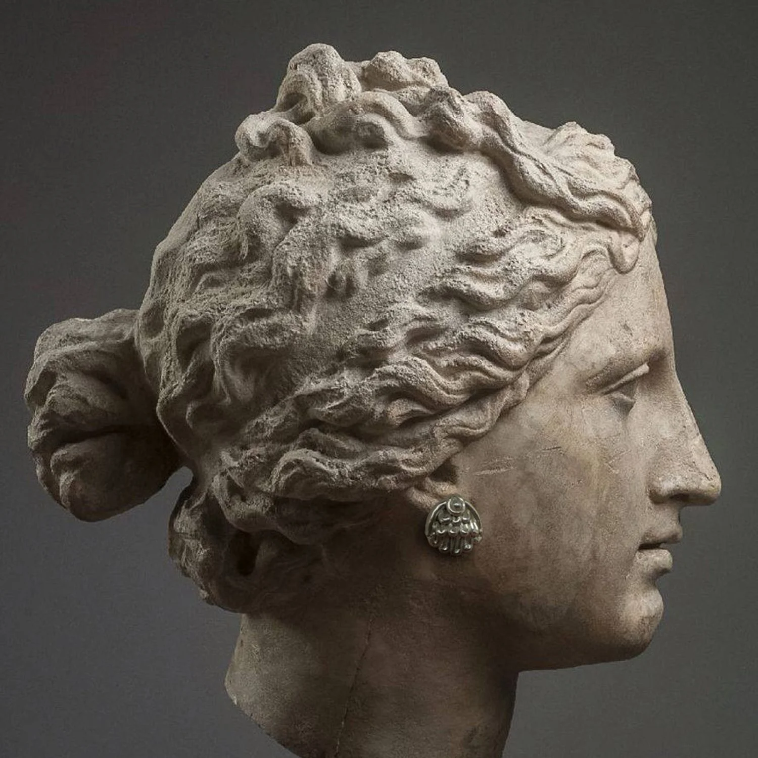 Roman-head-earring-2000.jpg