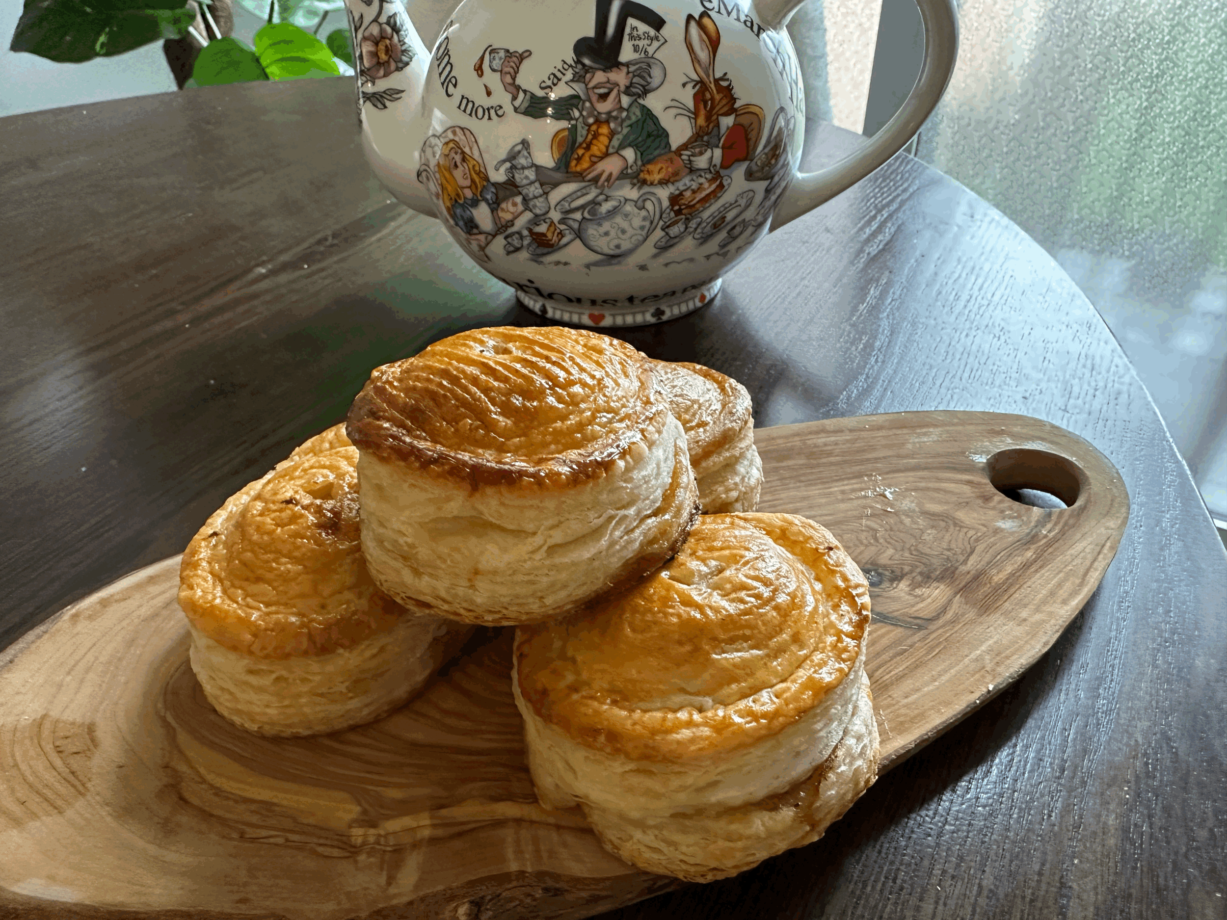 Vietnamese Pâté Chaud (Puff Pastry Meat Pie)