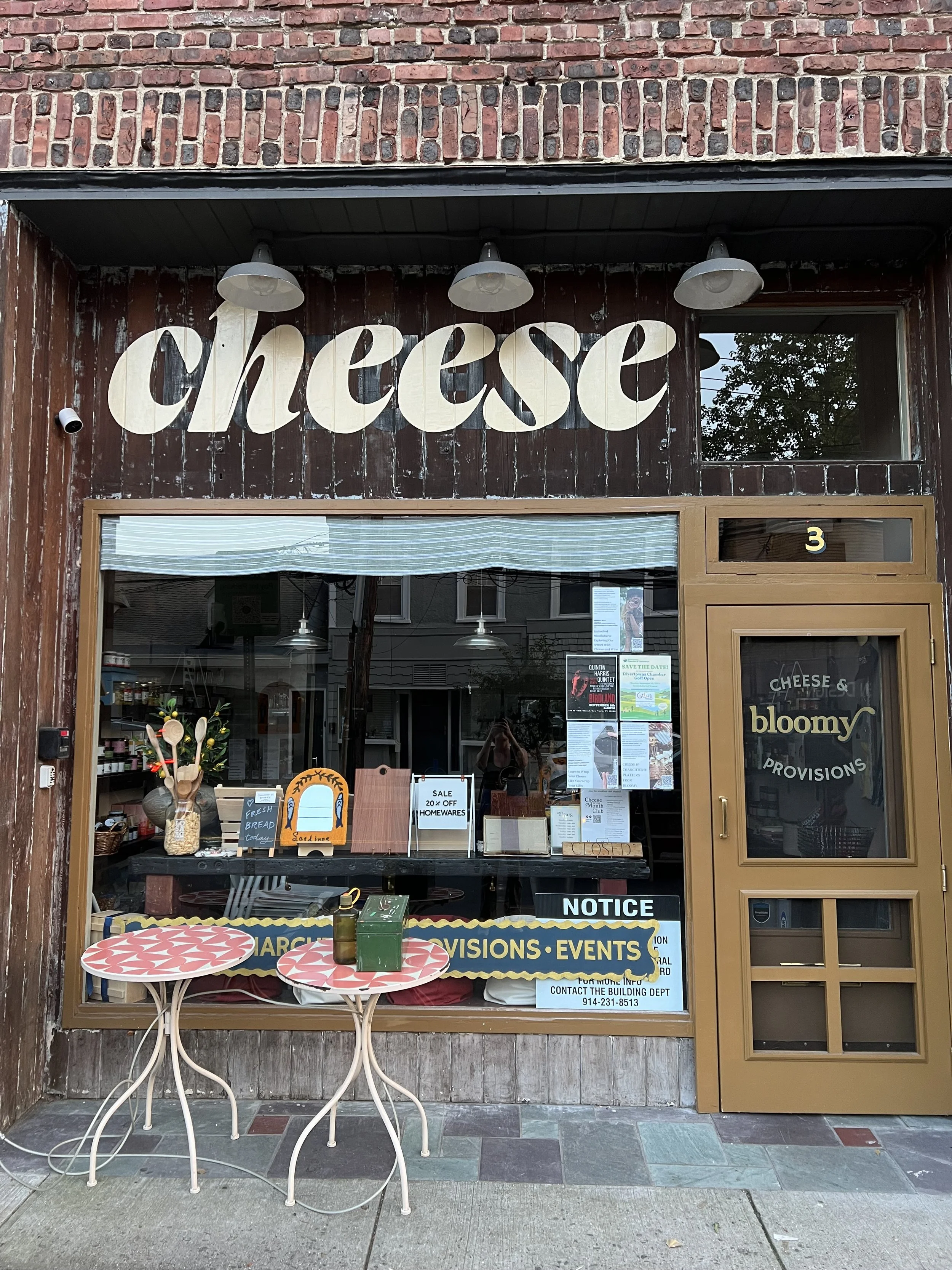 Storefront Design for Bloomy Cheese, Dobbs Ferry, NY
//handpainted enamel + 23k goldleaf